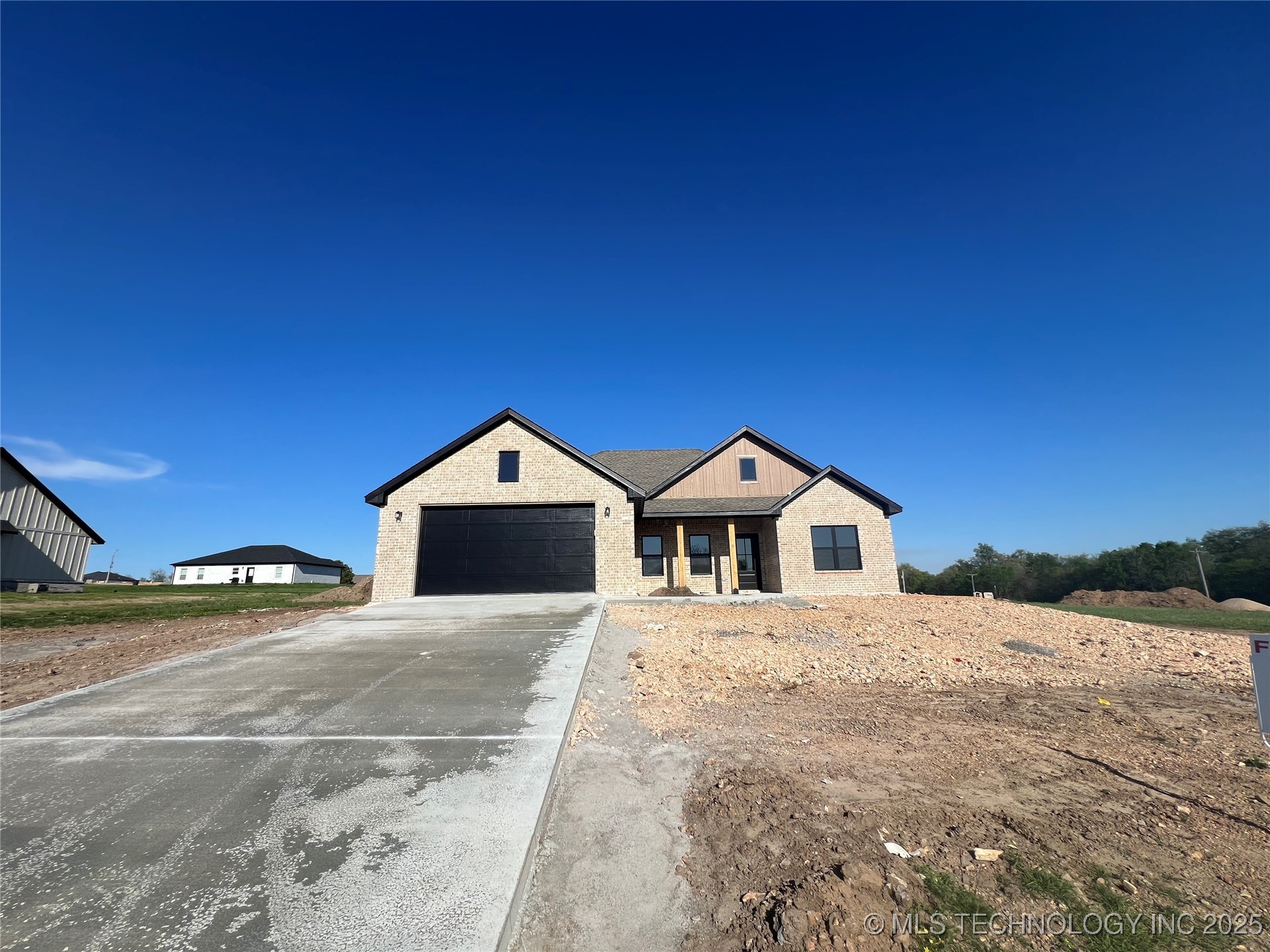 2051 Everly Drive Property Photo 2