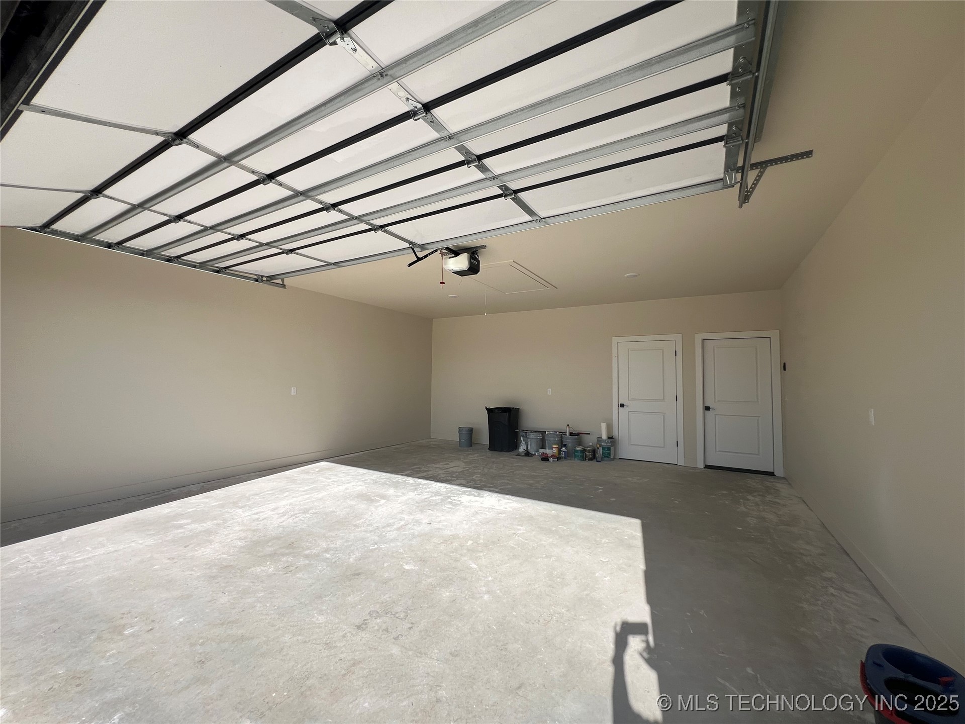 2051 Everly Drive Property Photo 3