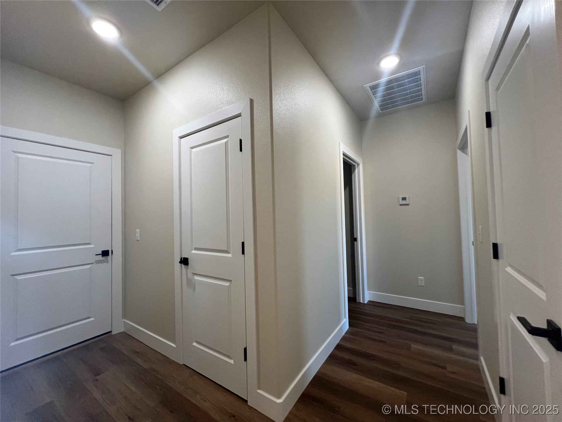 2051 Everly Drive Property Photo 6