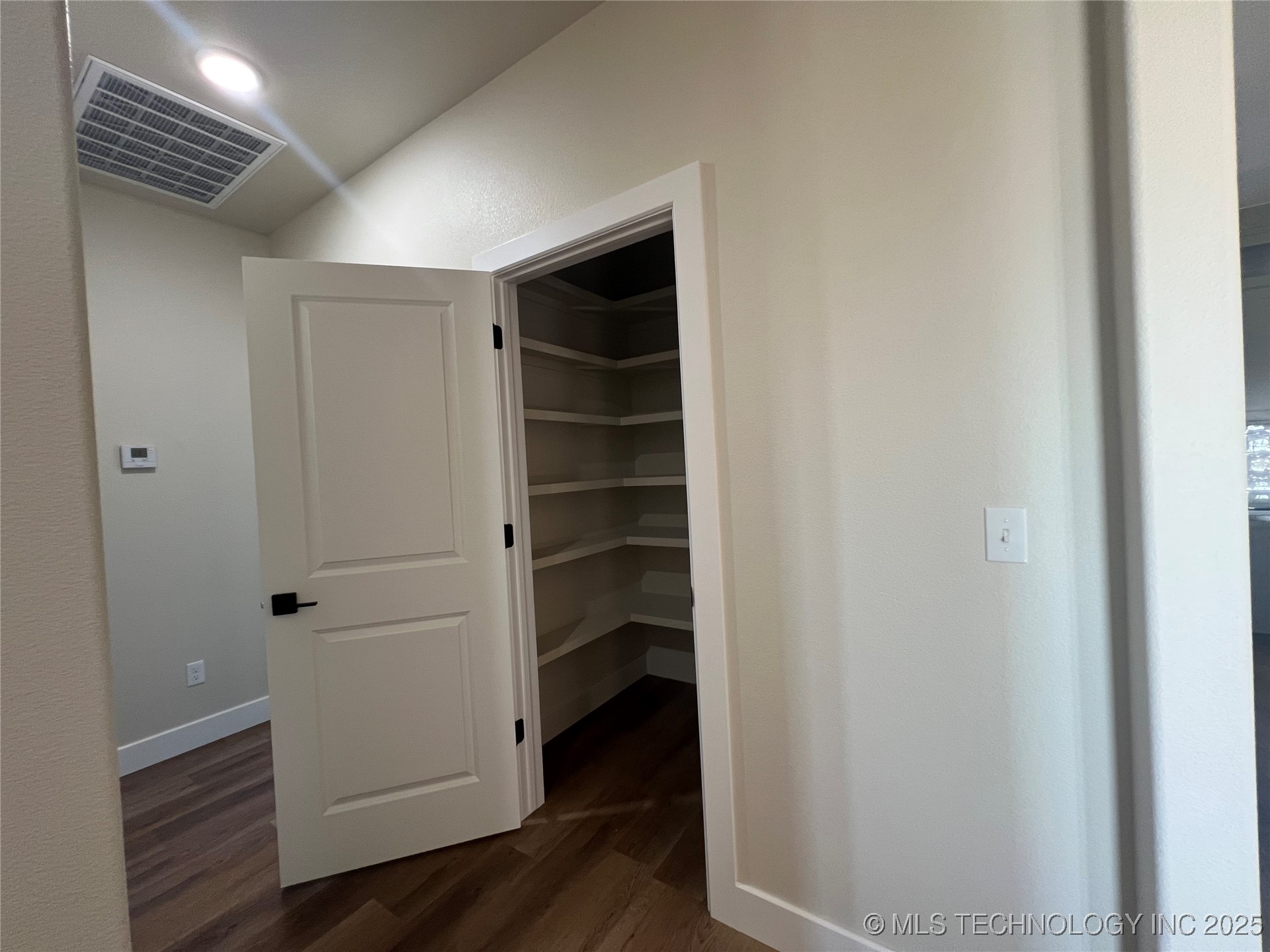 2051 Everly Drive Property Photo 7