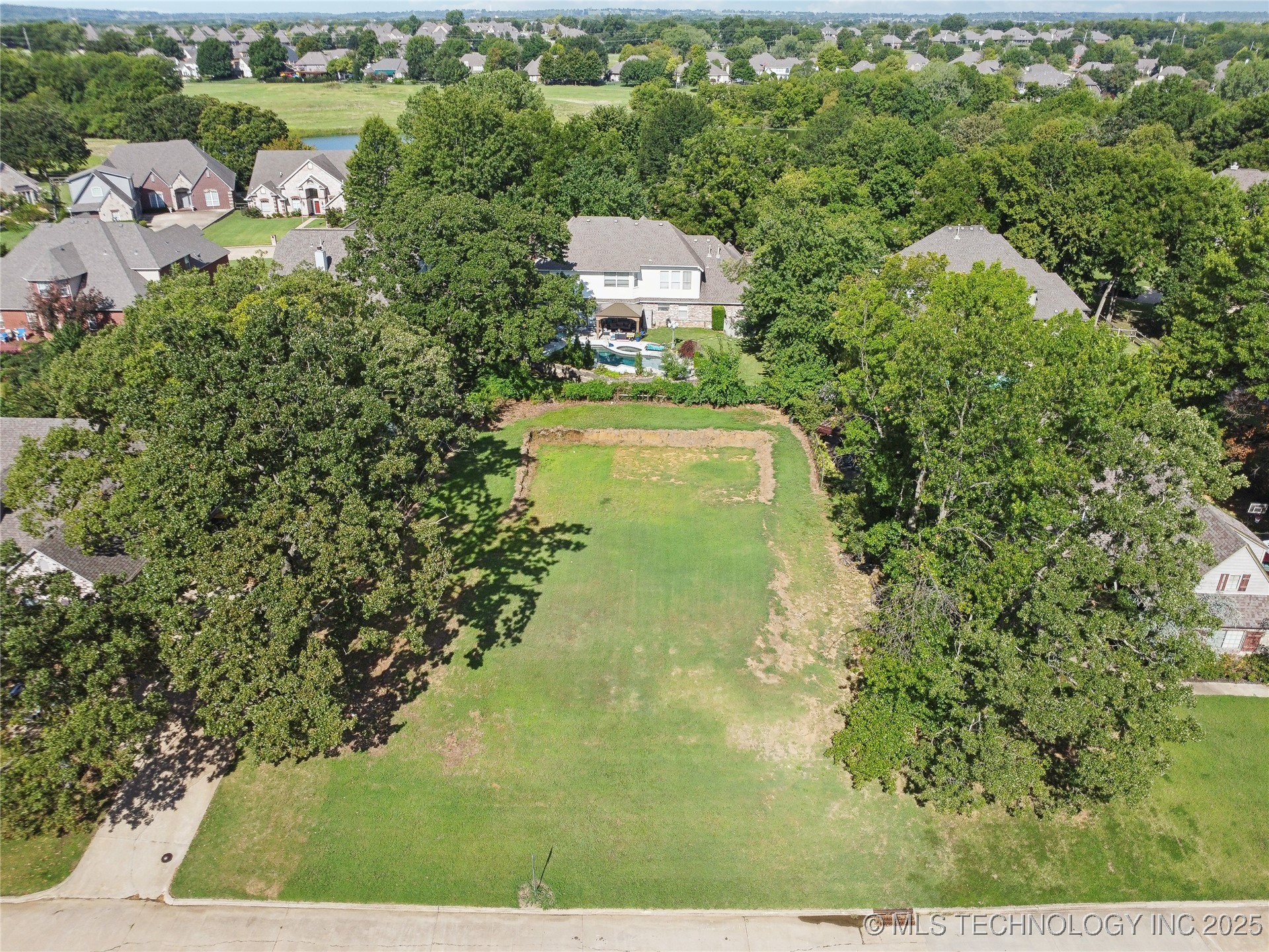 14418 S 53rd East Avenue Property Photo