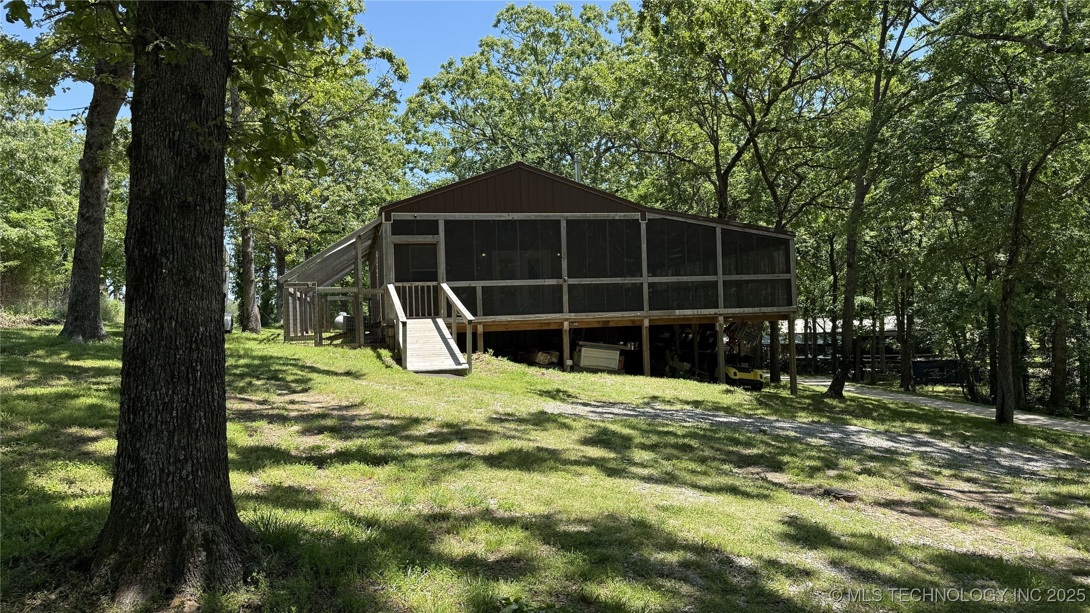 462529 Oakball Drive Property Photo