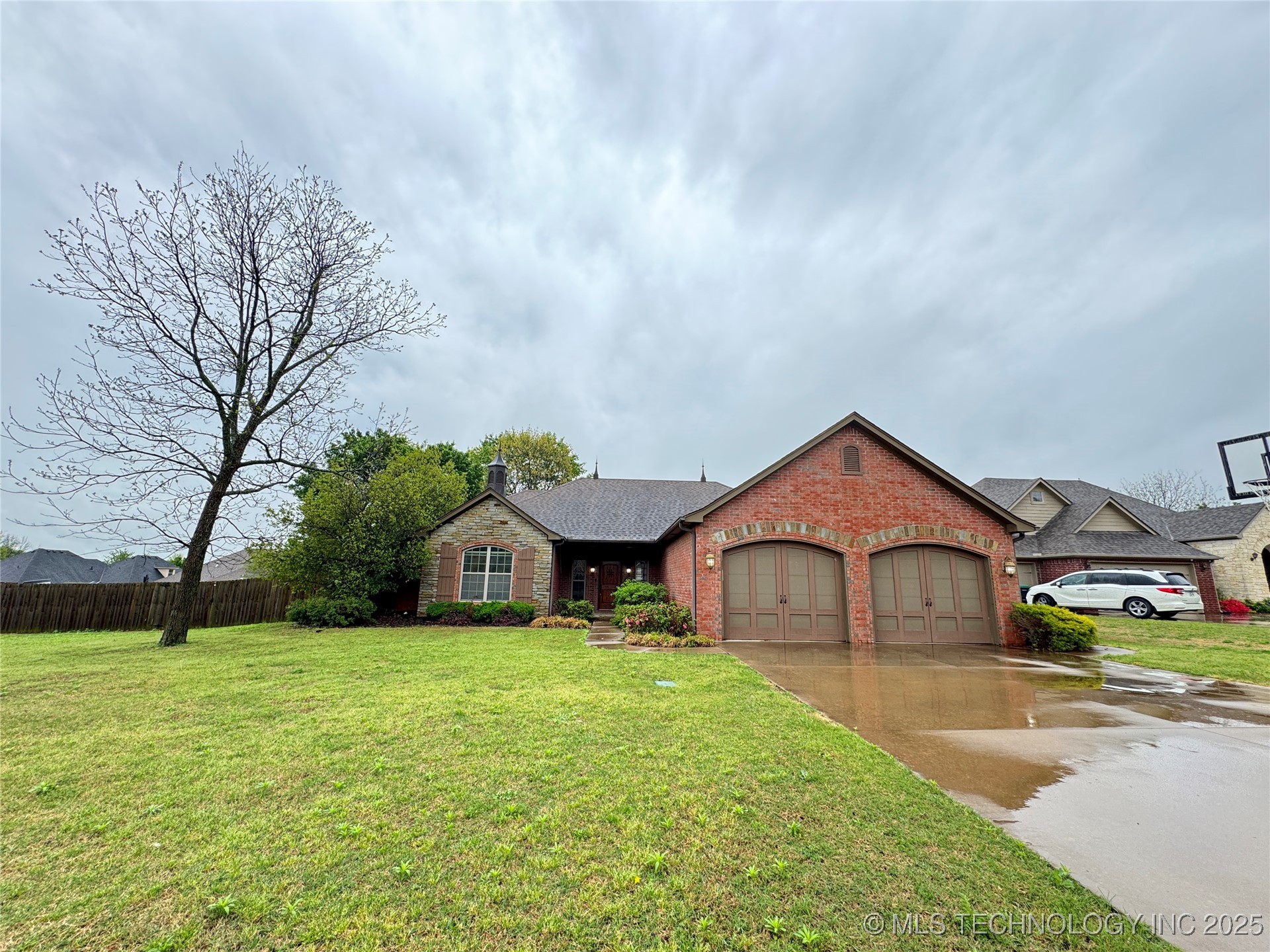 645 Kingston Place Property Photo 2