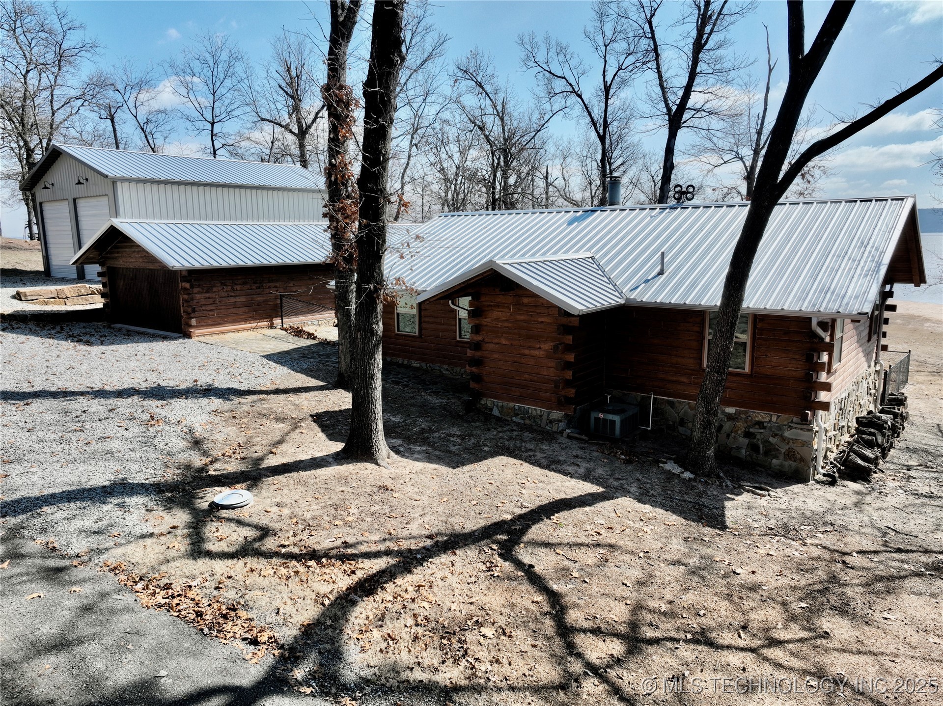 423587 E 1174 Road Property Photo