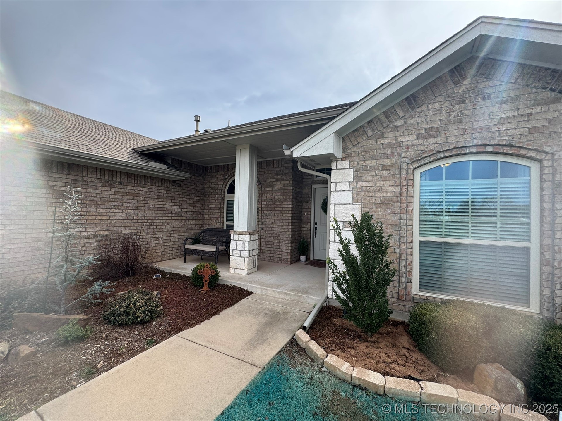 504 Laleh Court Property Photo 2