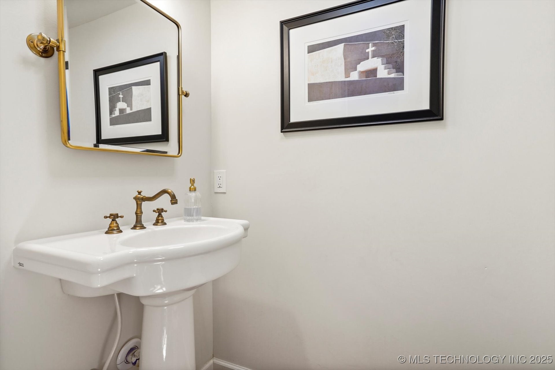 3016 S Madison Avenue Property Photo 18