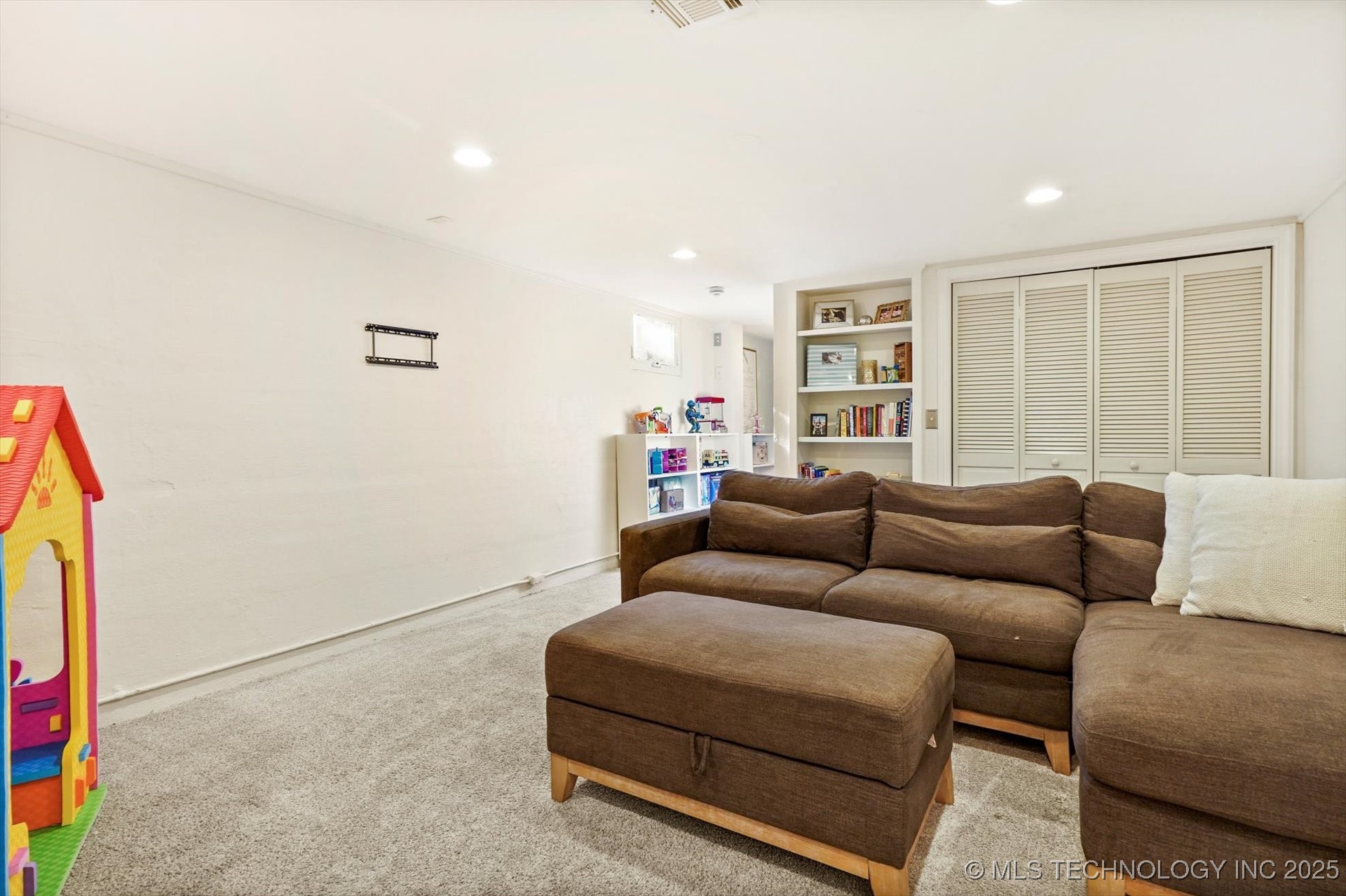3016 S Madison Avenue Property Photo 32