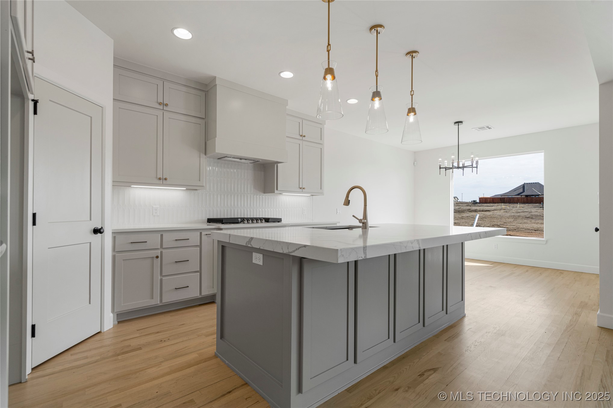 2038 E 129th Street Property Photo 18