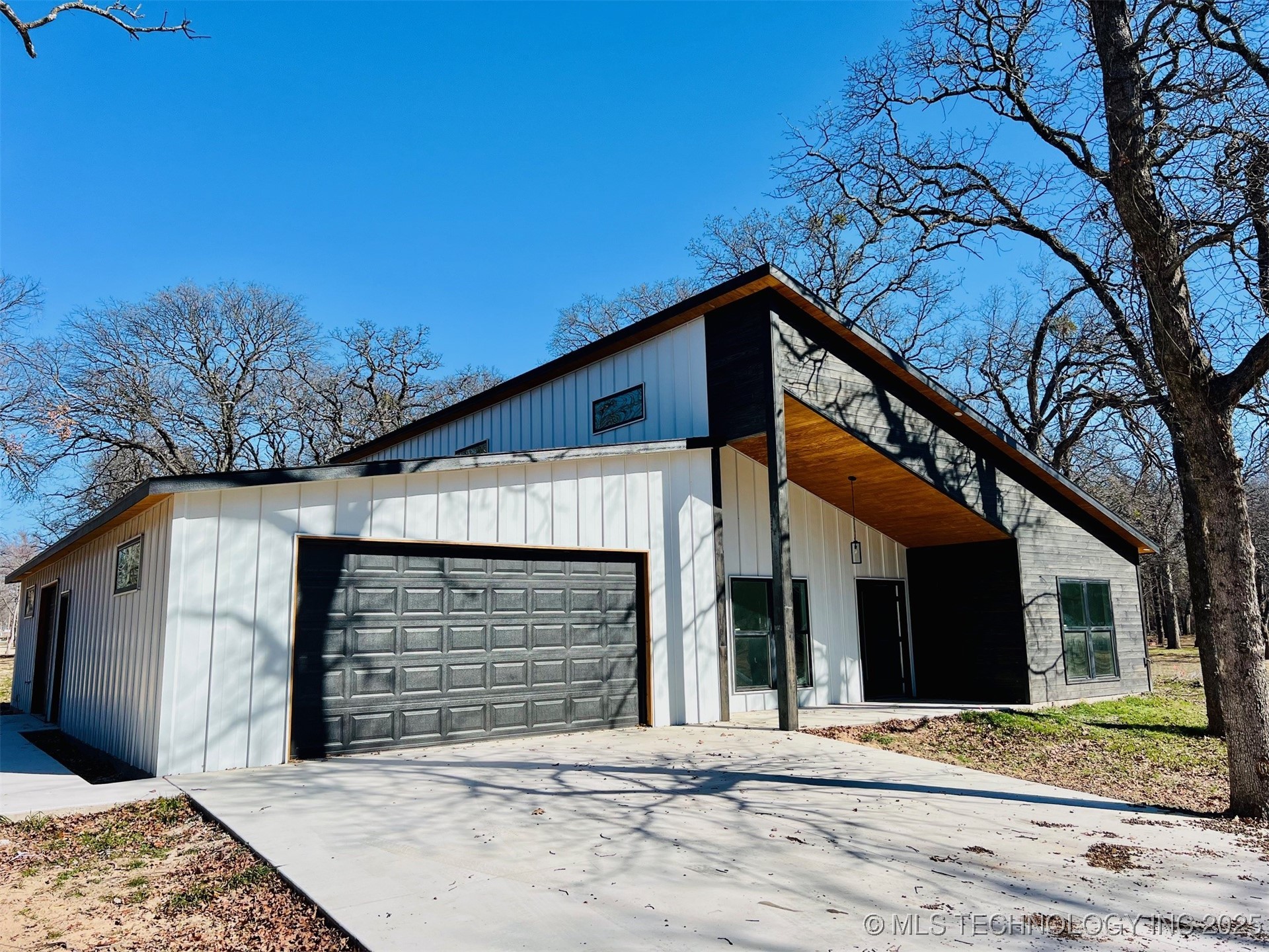 1417 Woodland Circle Property Photo 1
