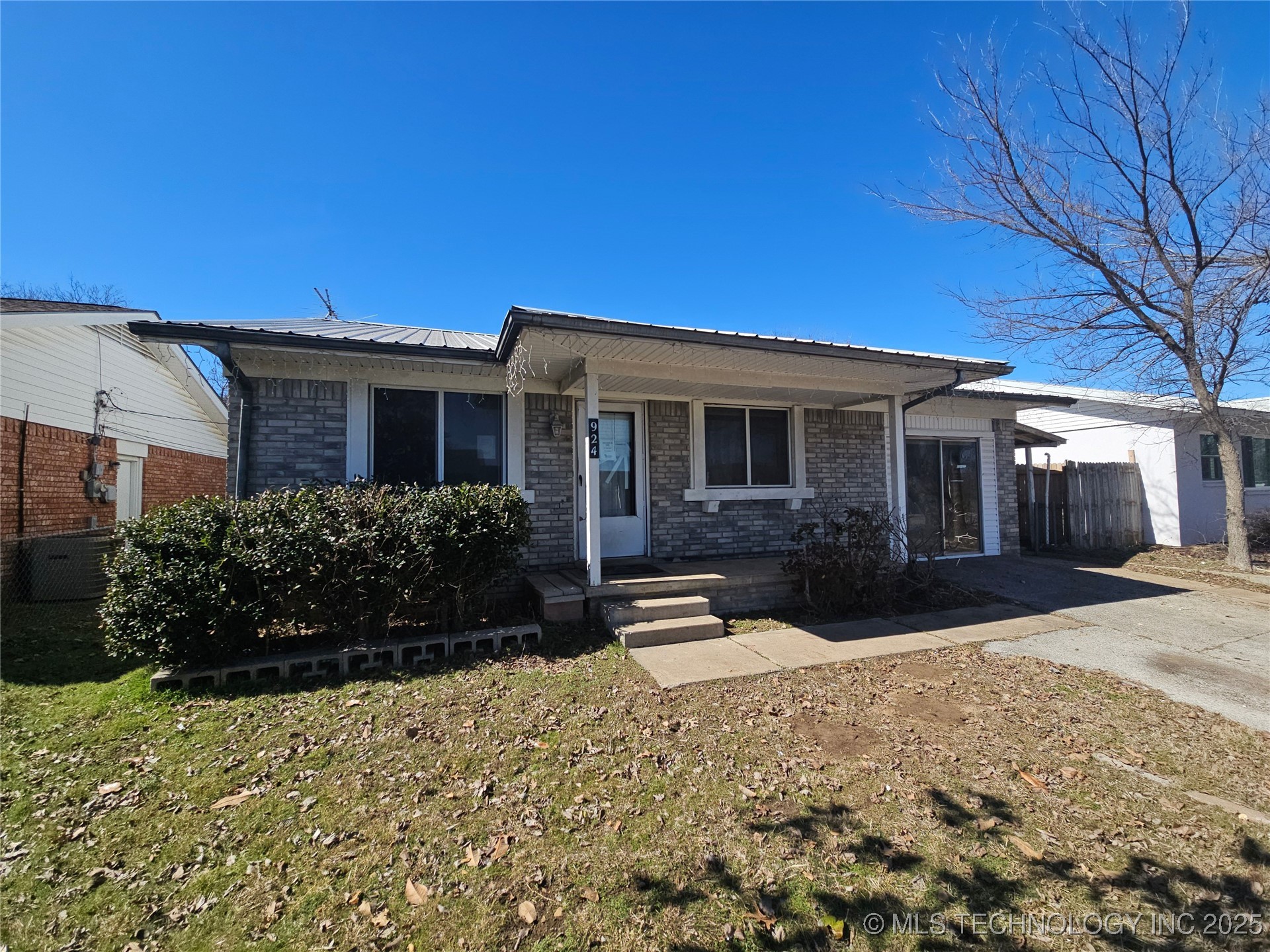924 N Brown Street Property Photo 1