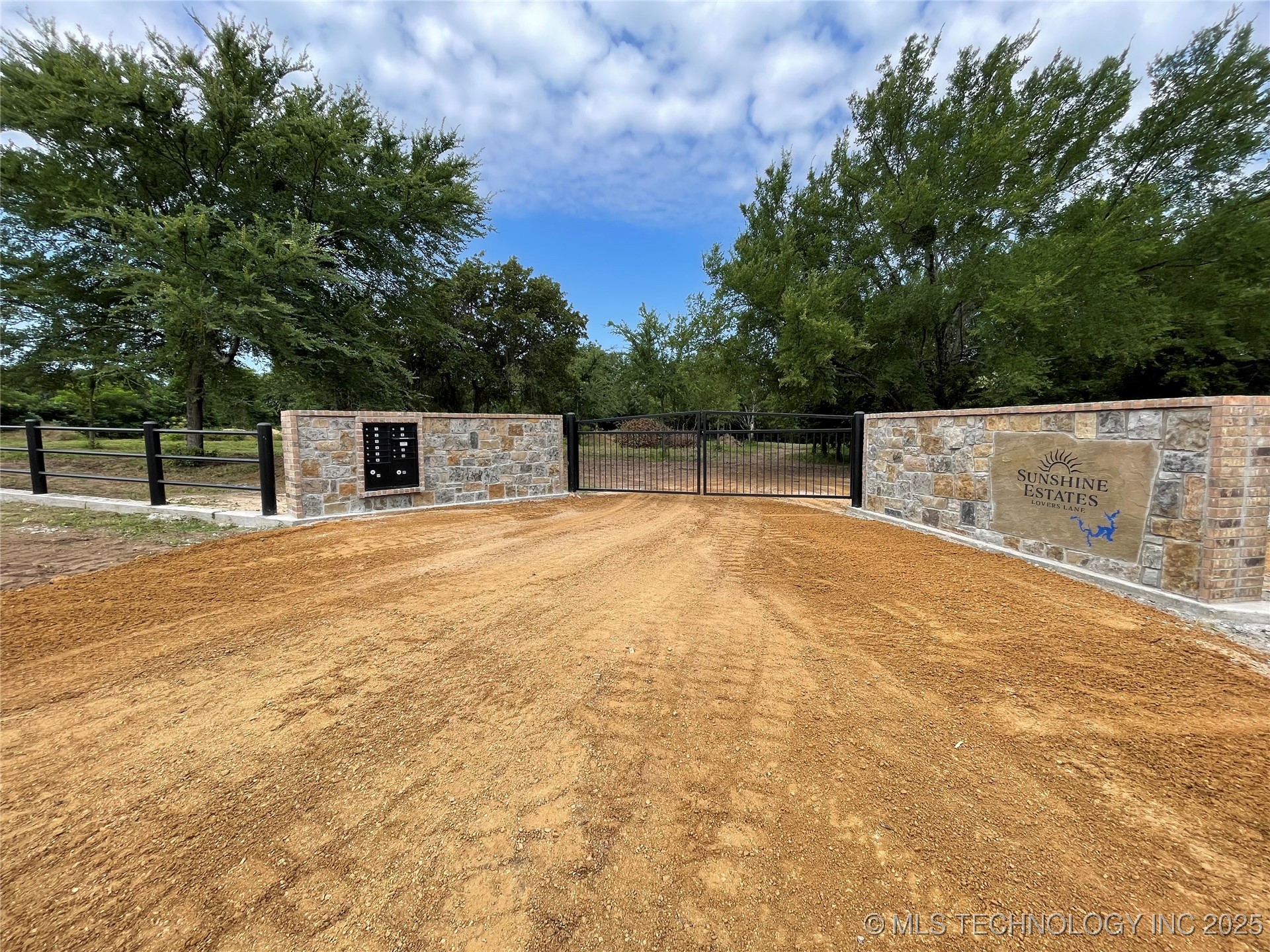 001 Lovers Lane Property Photo 1
