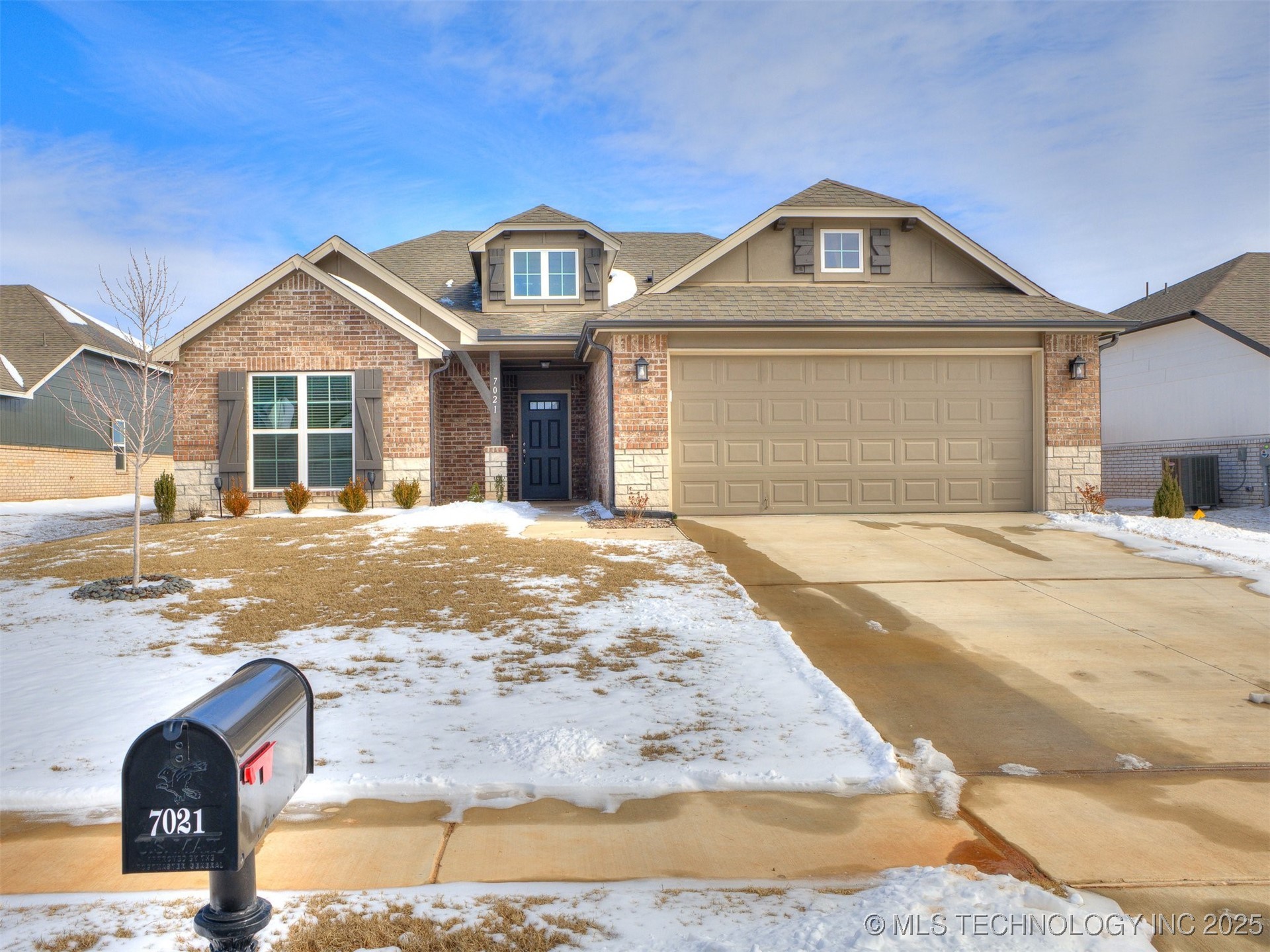 7021 S Hemlock Avenue Property Photo
