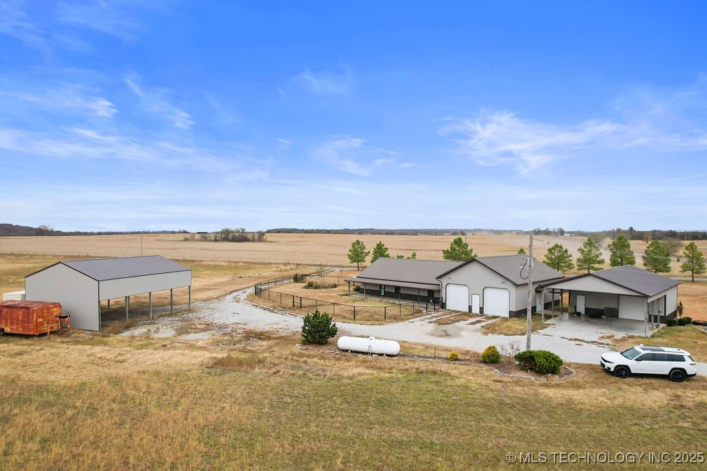 438929 E 230 Road Property Photo 1