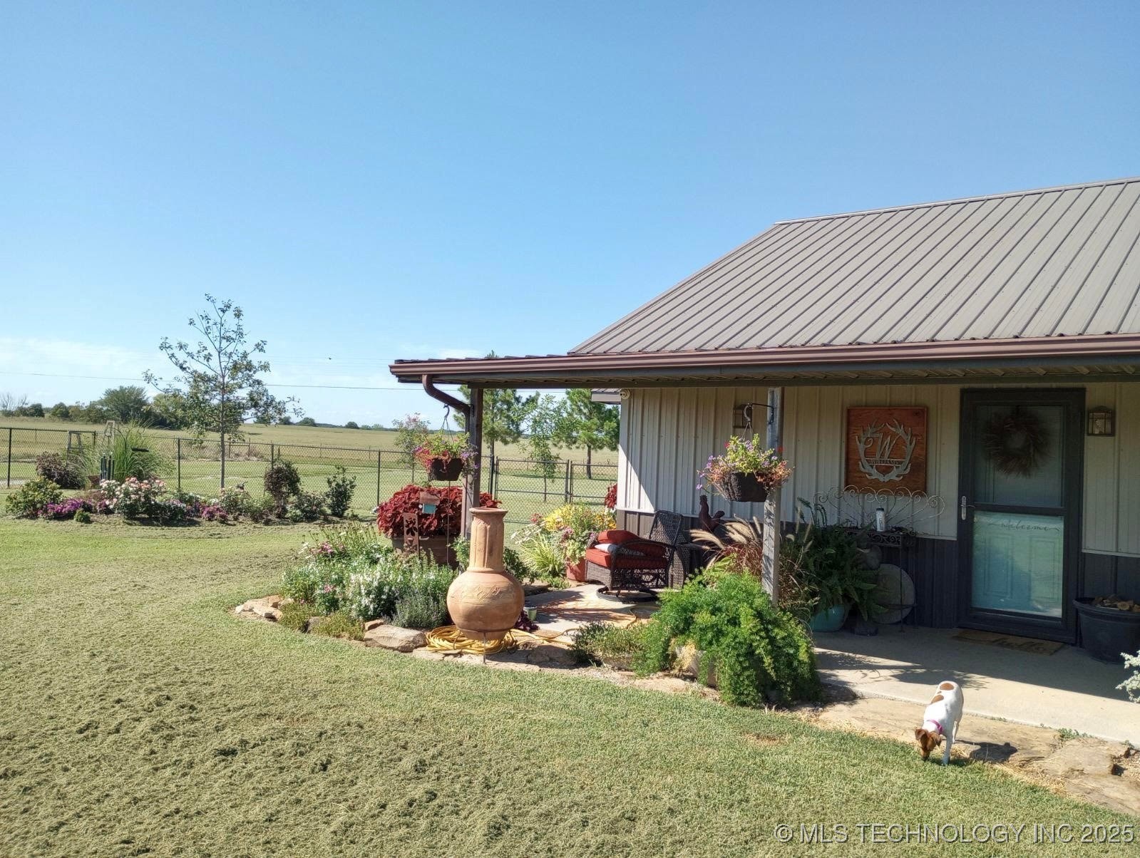 438929 E 230 Road Property Photo 3