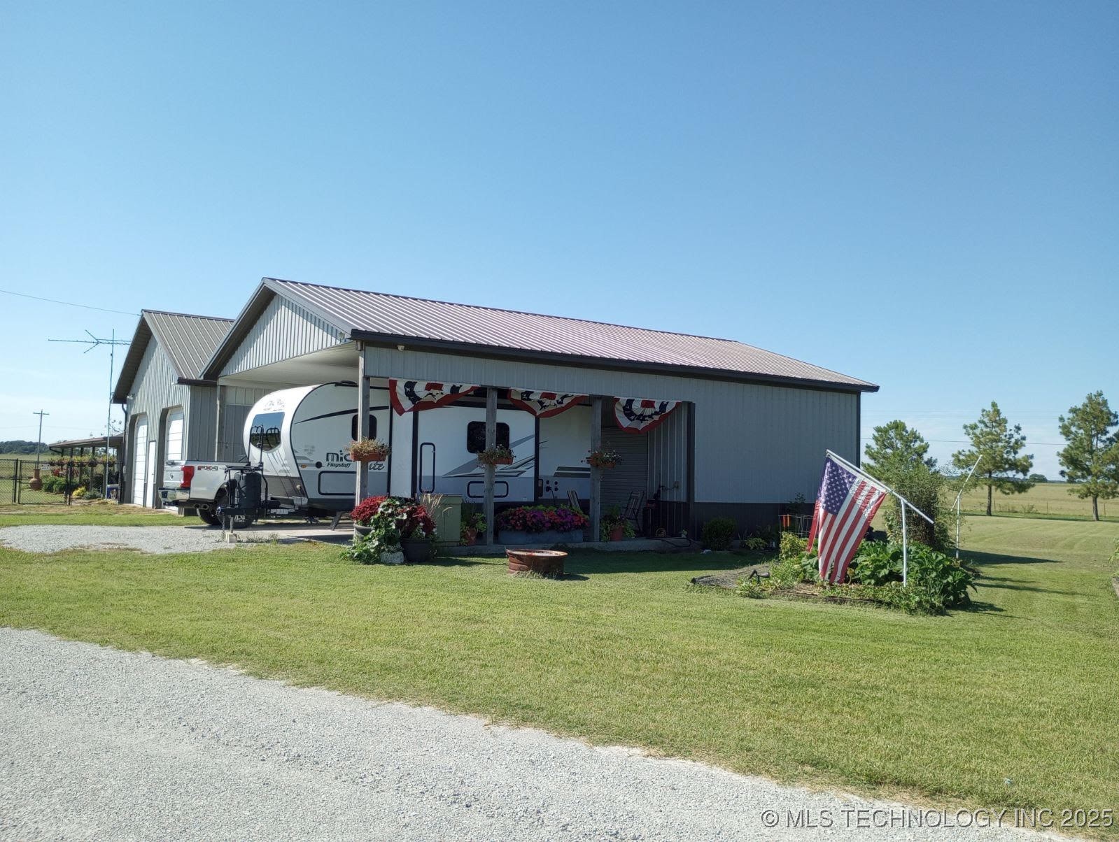 438929 E 230 Road Property Photo 4