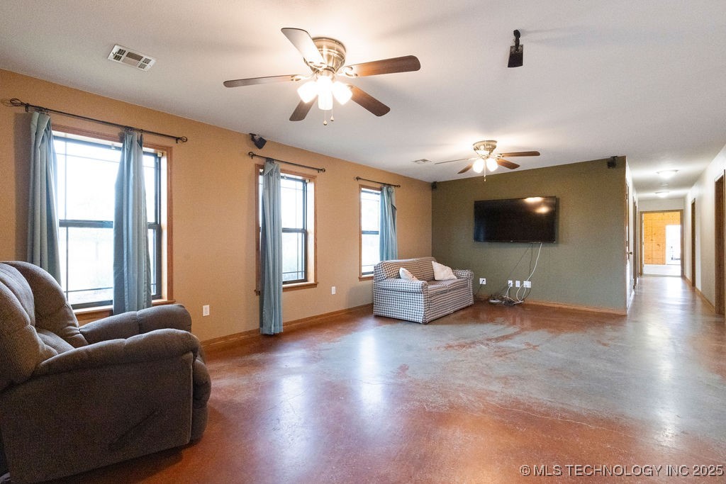 438929 E 230 Road Property Photo 11