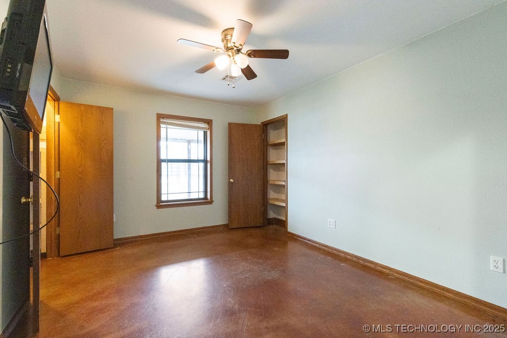 438929 E 230 Road Property Photo 16