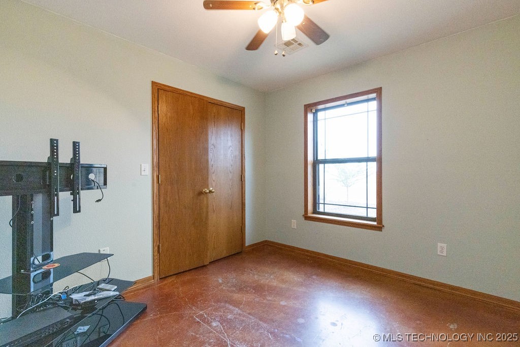 438929 E 230 Road Property Photo 17