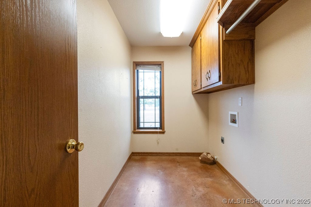 438929 E 230 Road Property Photo 24
