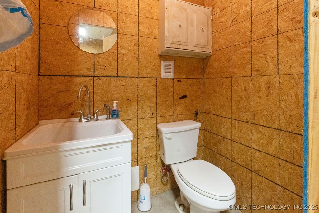 438929 E 230 Road Property Photo 30