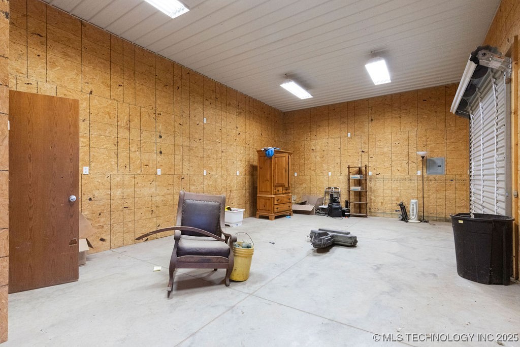438929 E 230 Road Property Photo 32