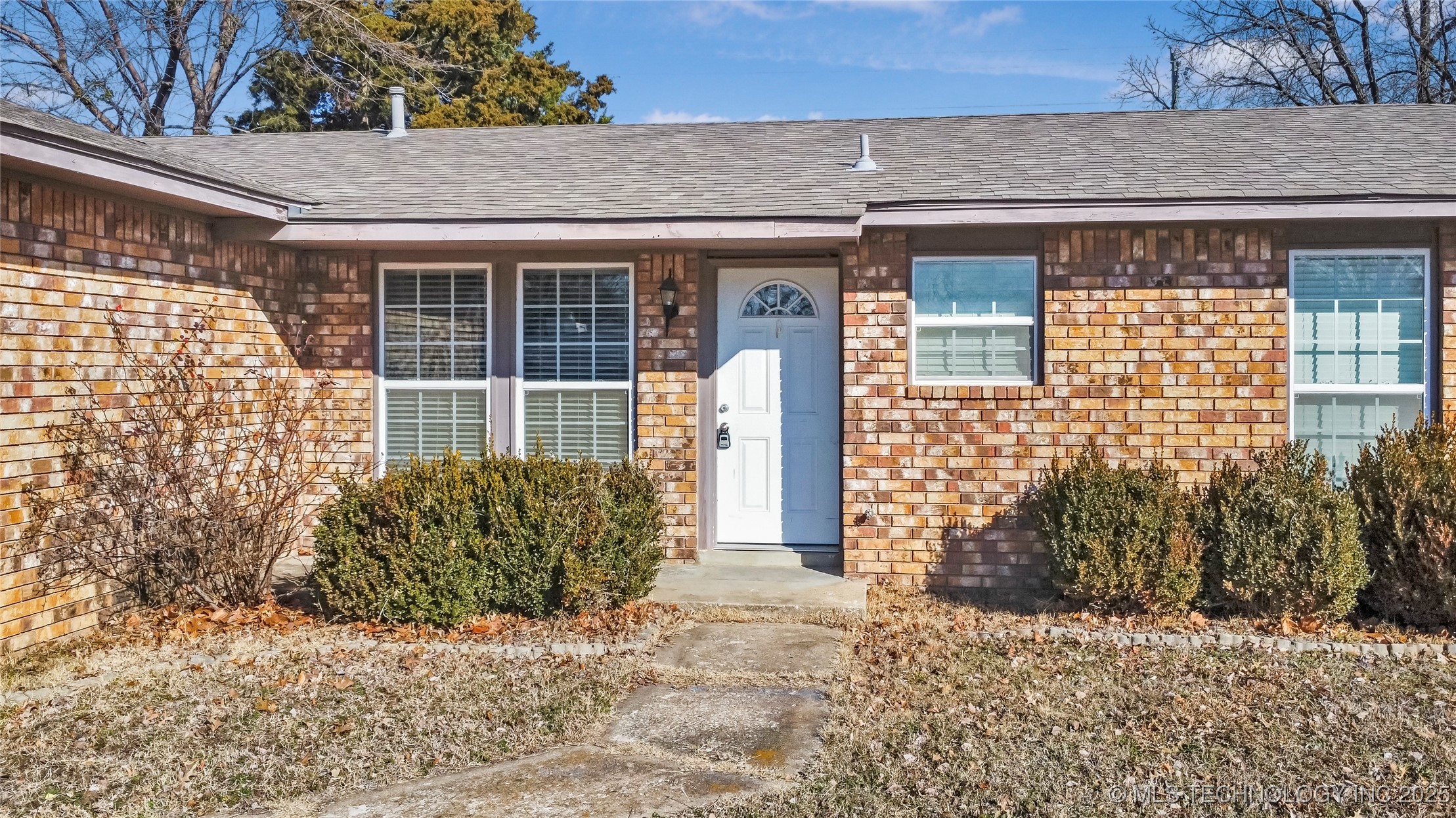 Arrow Springs Park Real Estate Listings Main Image