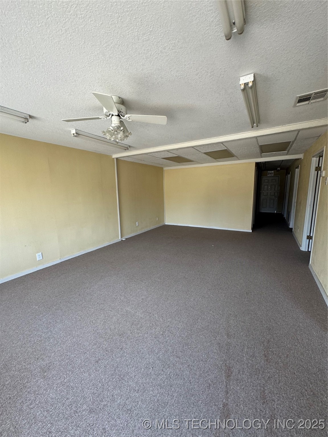 139 Se Cholwell Avenue Property Photo 3