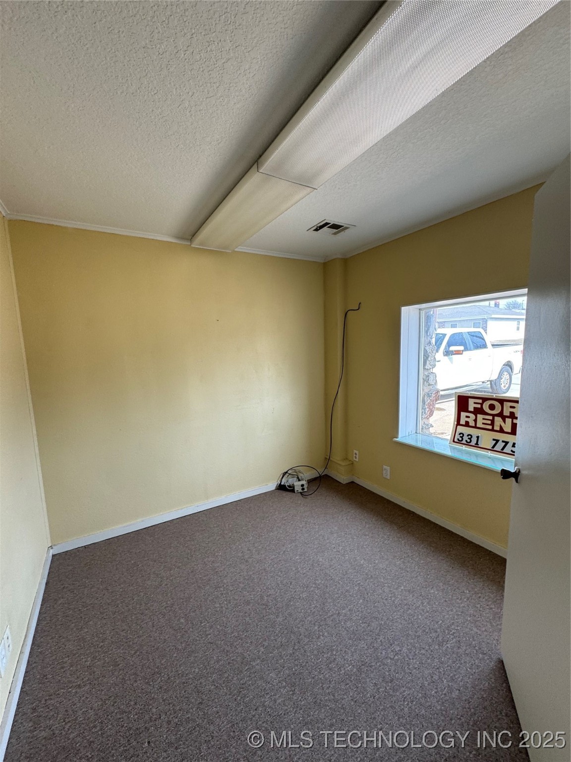 139 Se Cholwell Avenue Property Photo 4