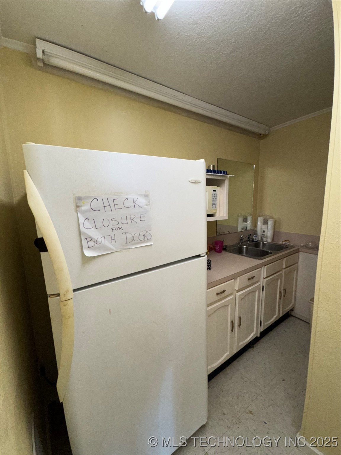 139 Se Cholwell Avenue Property Photo 7