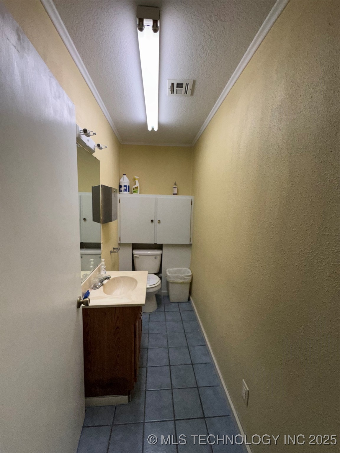 139 Se Cholwell Avenue Property Photo 8