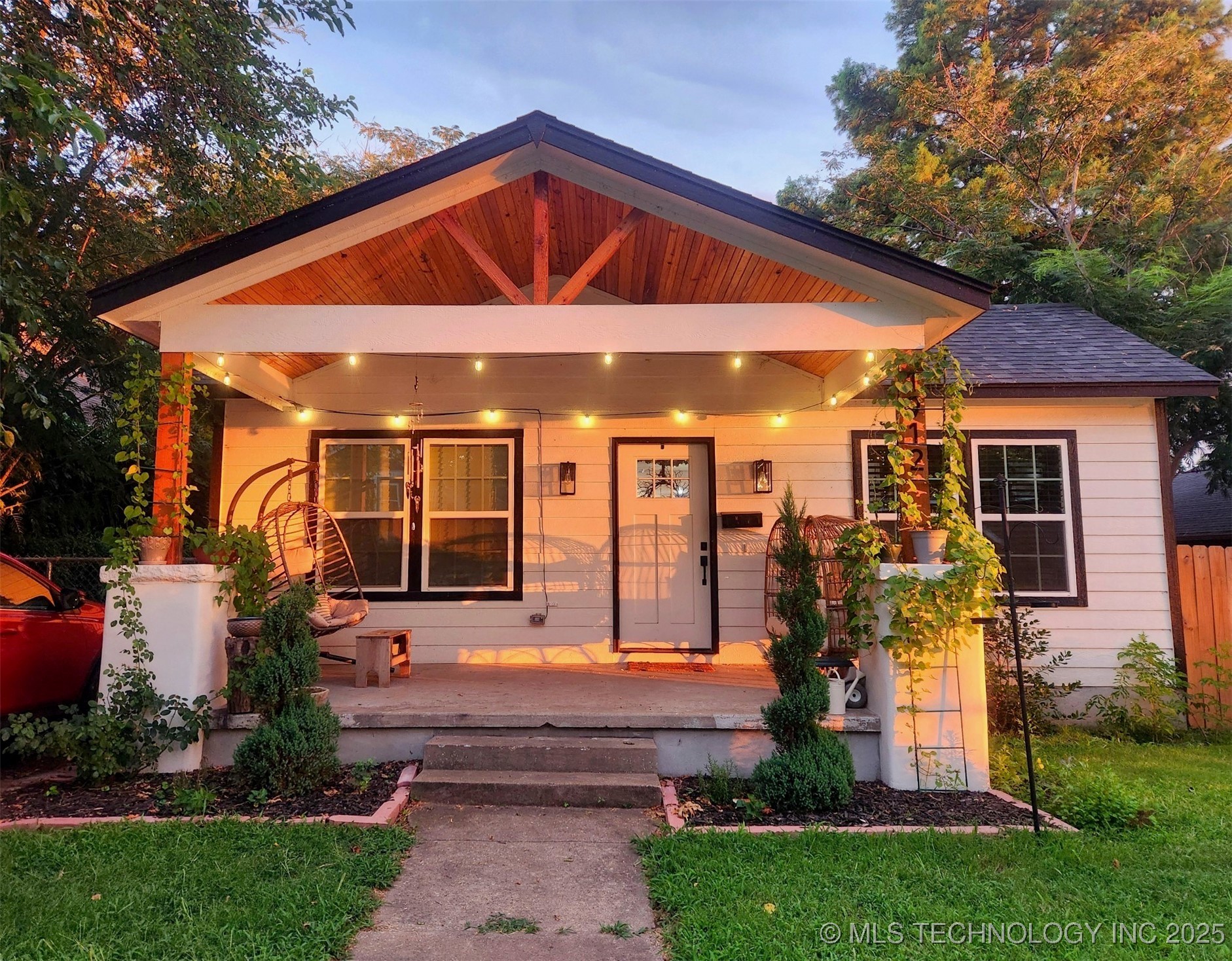 1912 W Cameron Street Property Photo