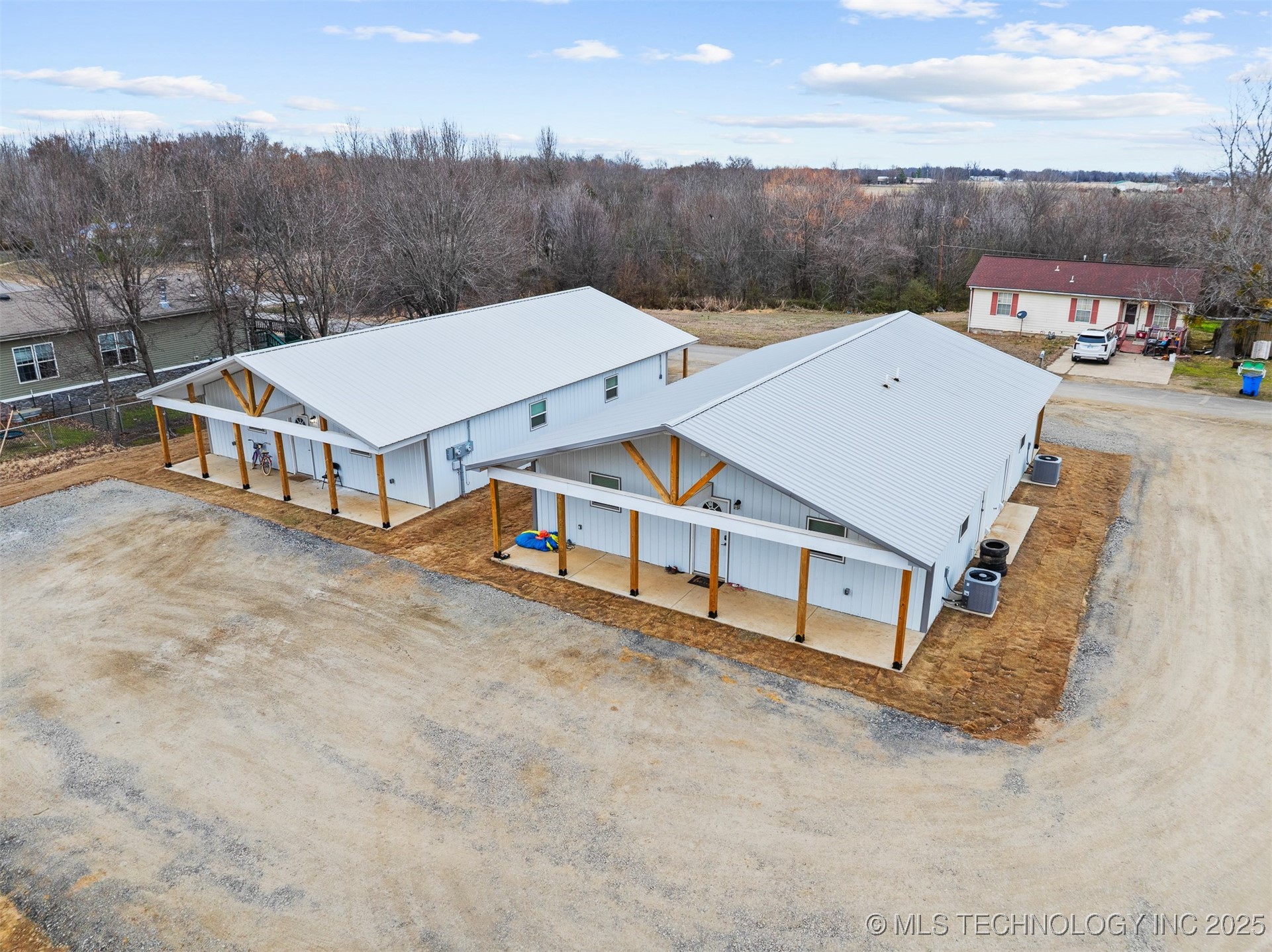 727 E Knisley Property Photo