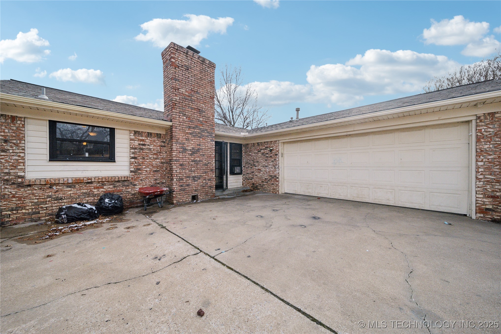 6931 E 16th Street Property Photo 3