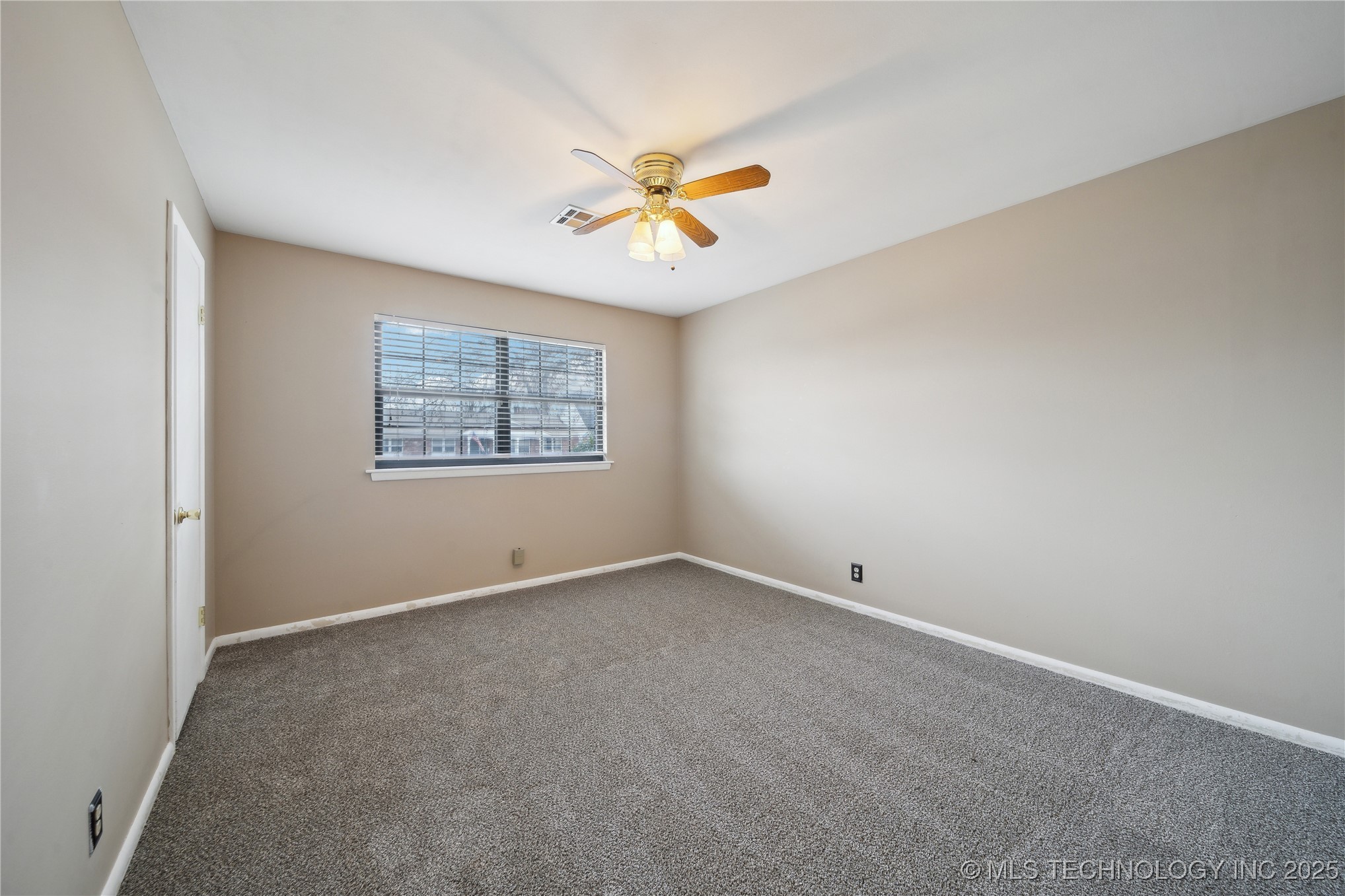 6931 E 16th Street Property Photo 6