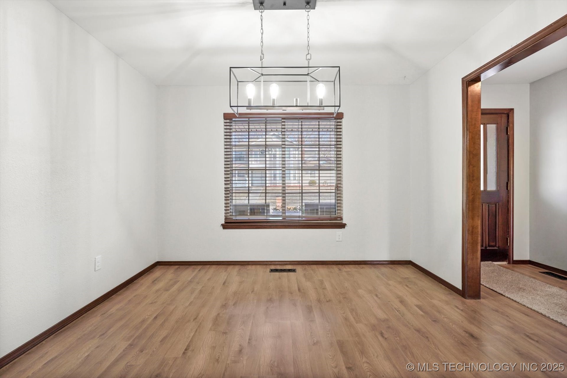 1117 W Decatur Place Property Photo 5