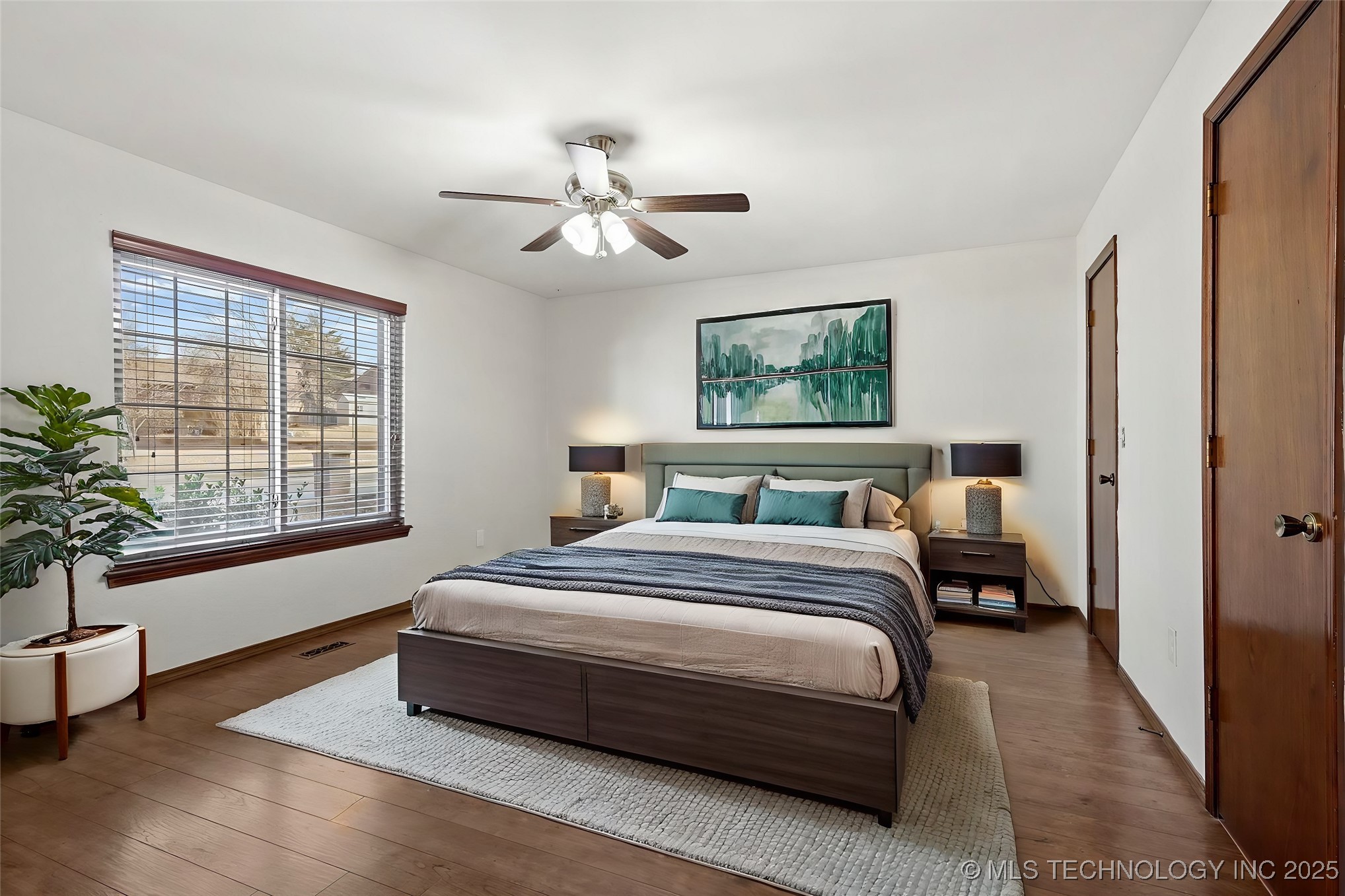 1117 W Decatur Place Property Photo 6