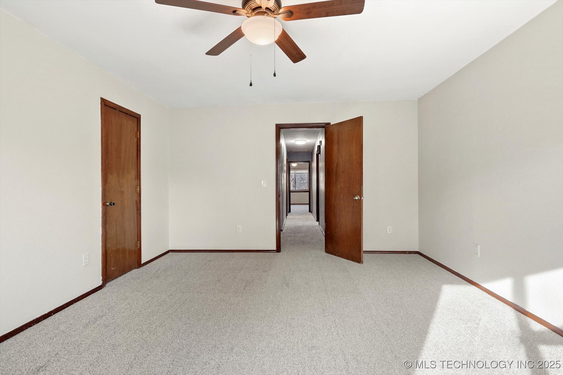 1117 W Decatur Place Property Photo 20