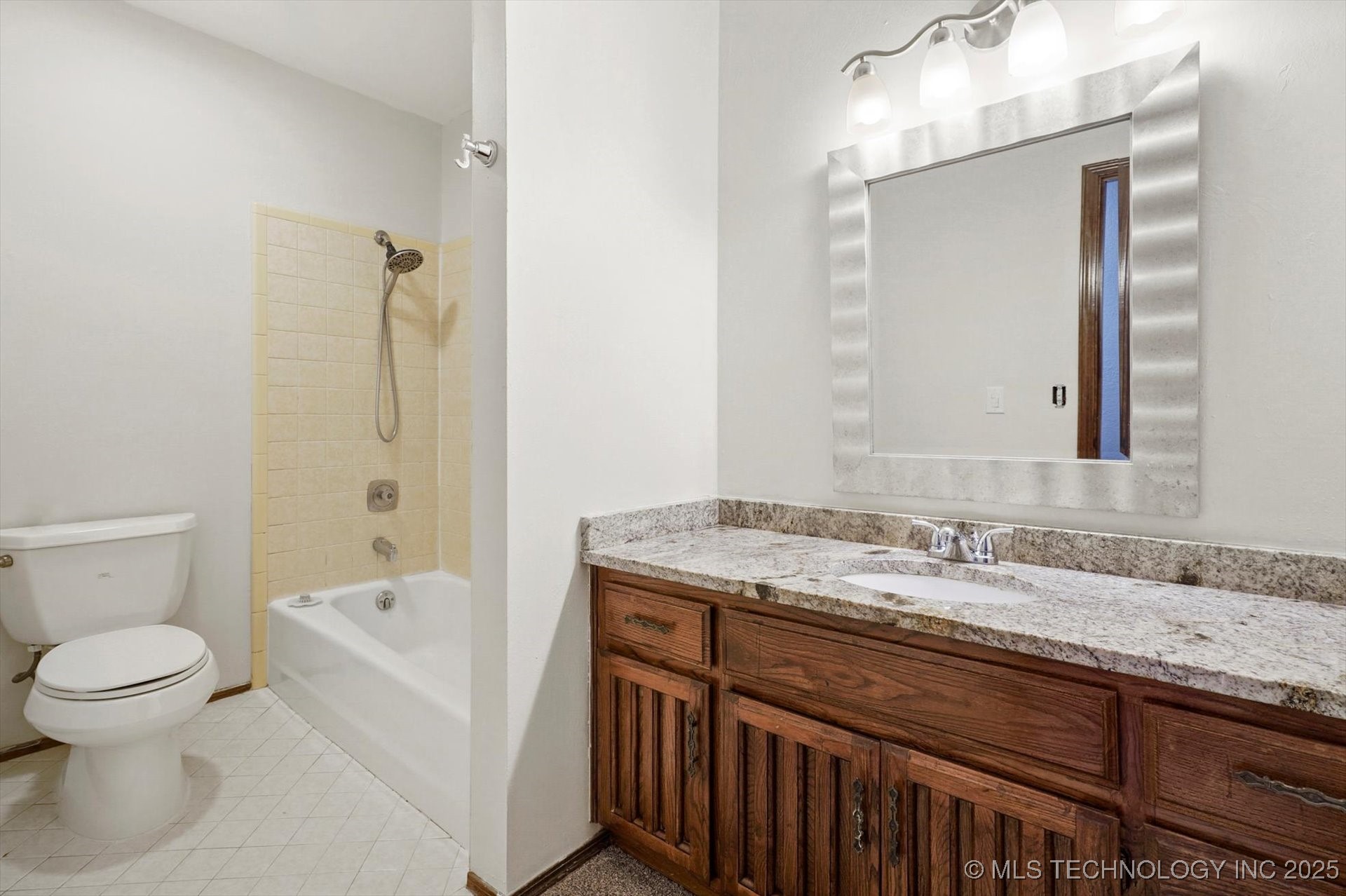1117 W Decatur Place Property Photo 21