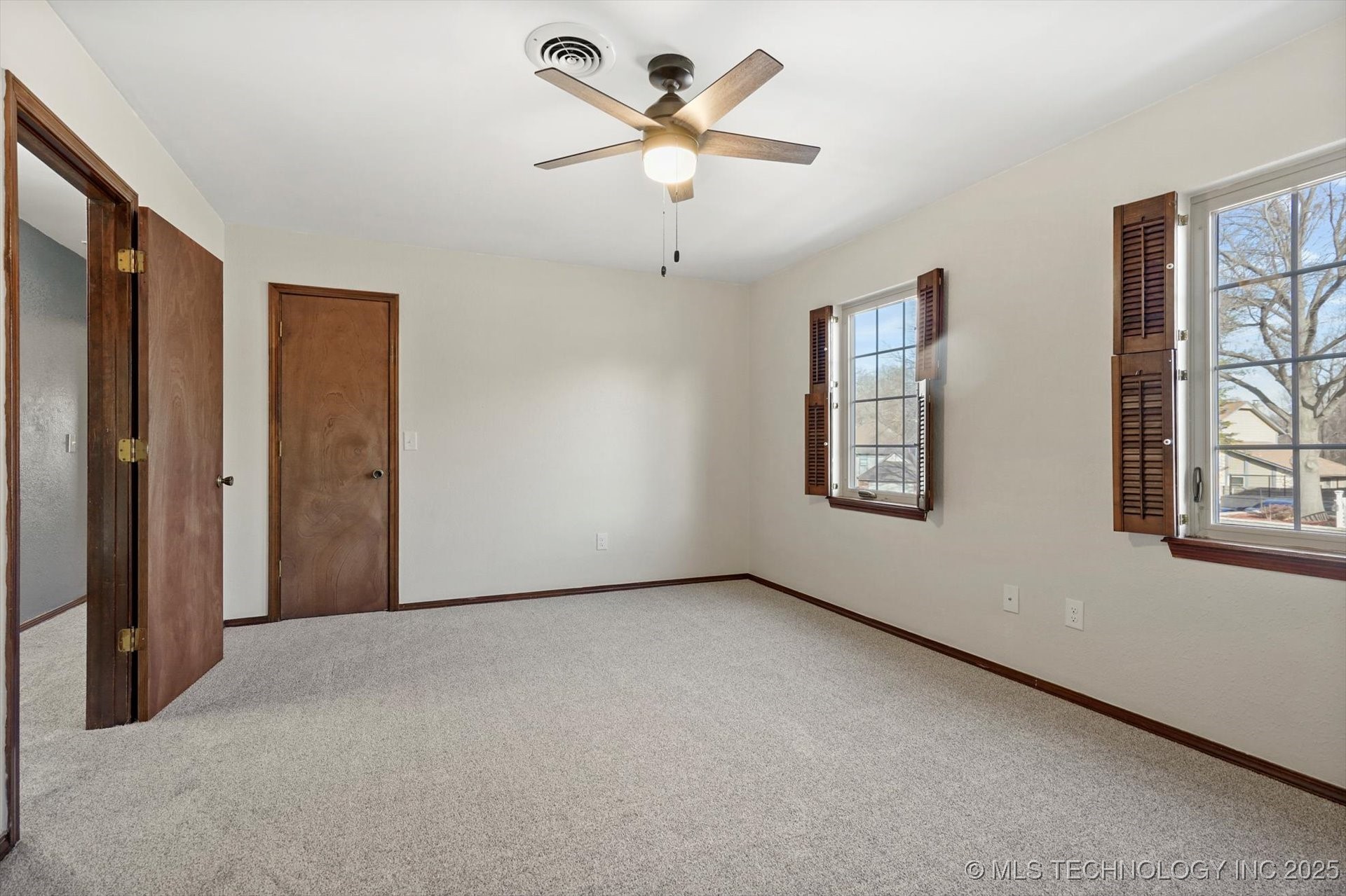 1117 W Decatur Place Property Photo 22