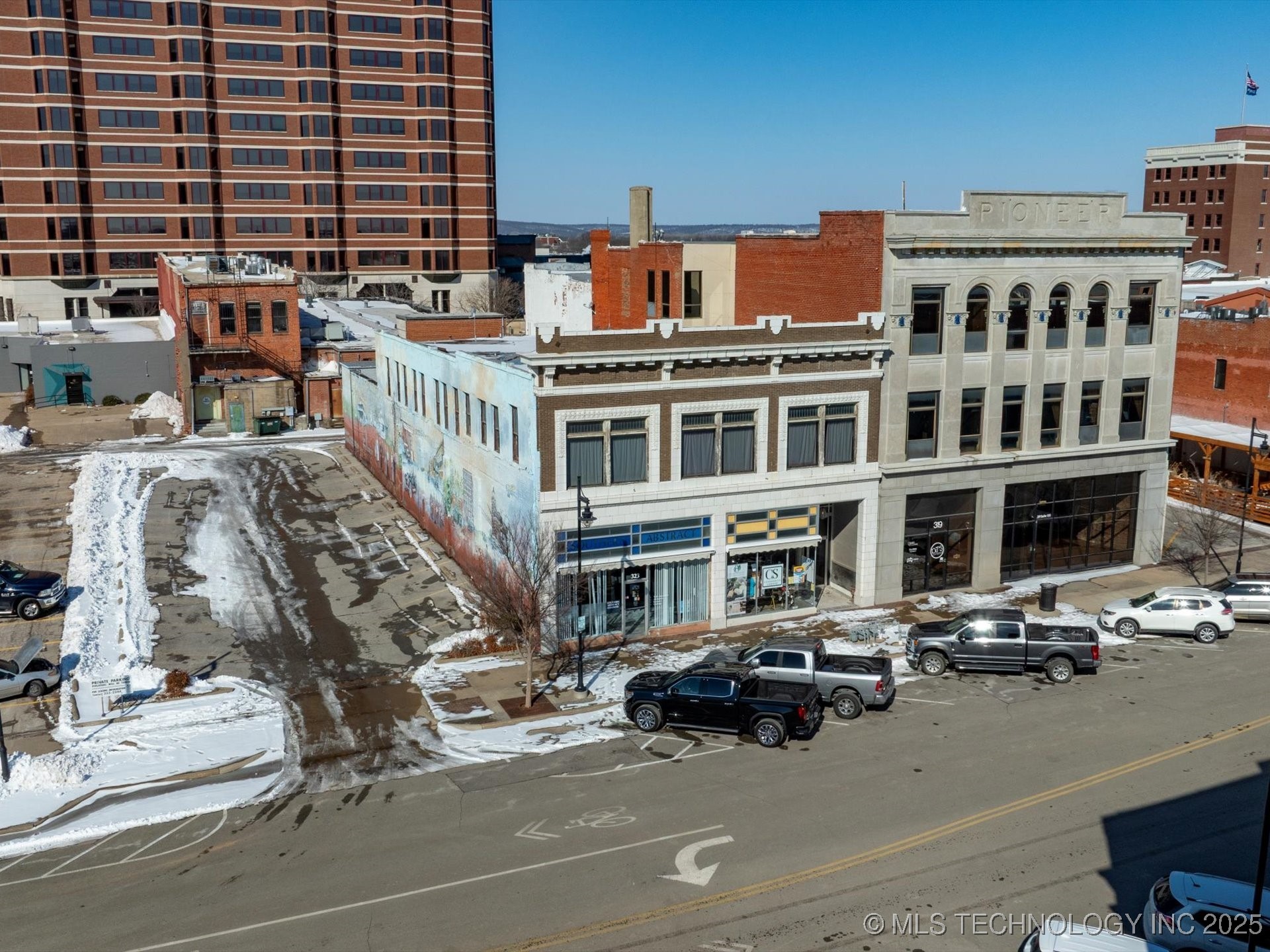 321 S Dewey Avenue Property Photo 1