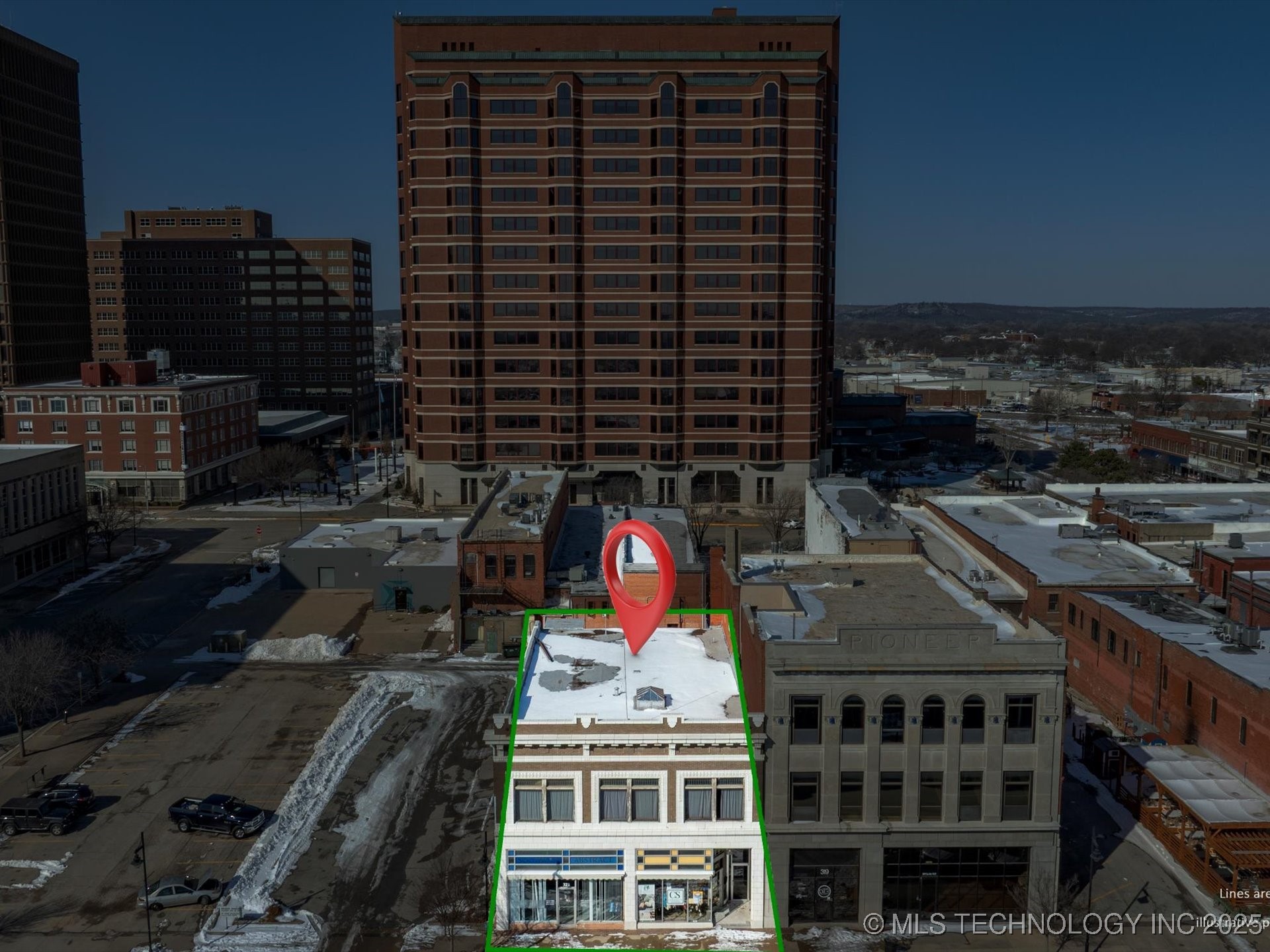 321 S Dewey Avenue Property Photo 4