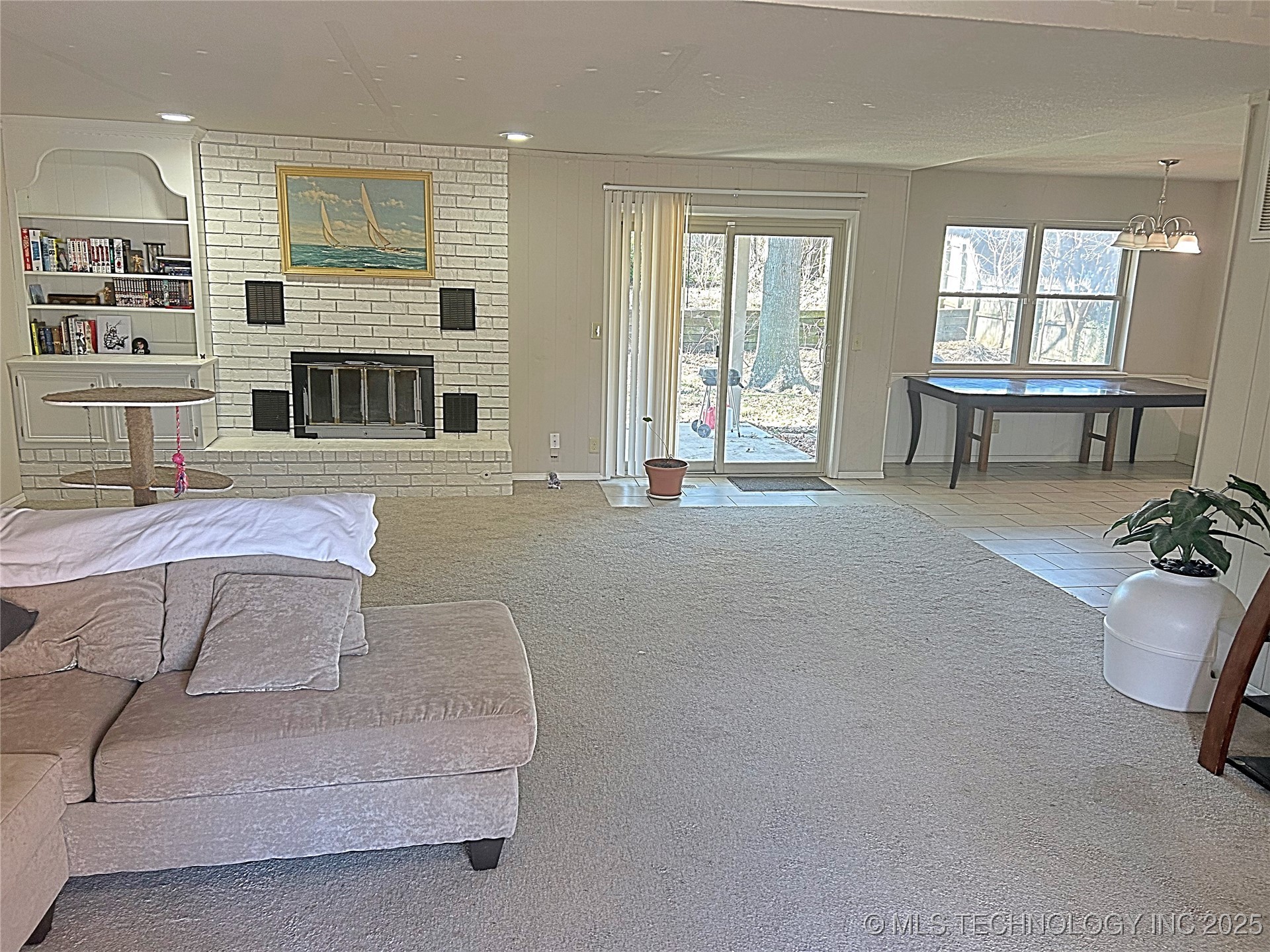 2625 W Fort Worth Place Property Photo 2