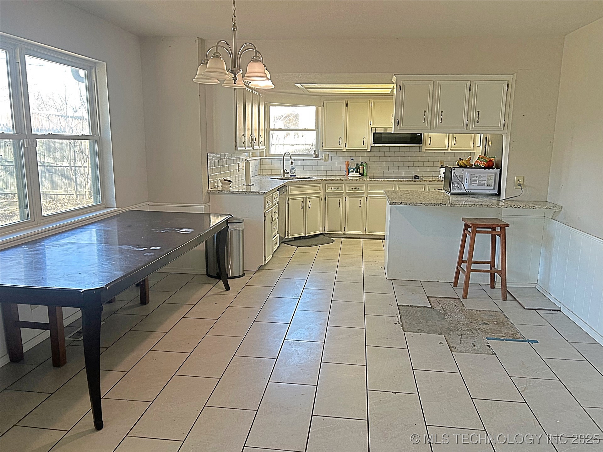 2625 W Fort Worth Place Property Photo 5