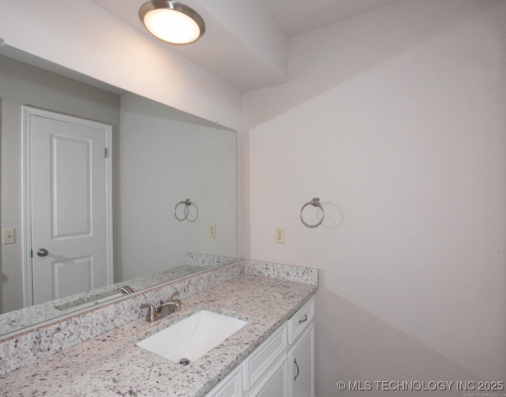 2625 W Fort Worth Place Property Photo 10