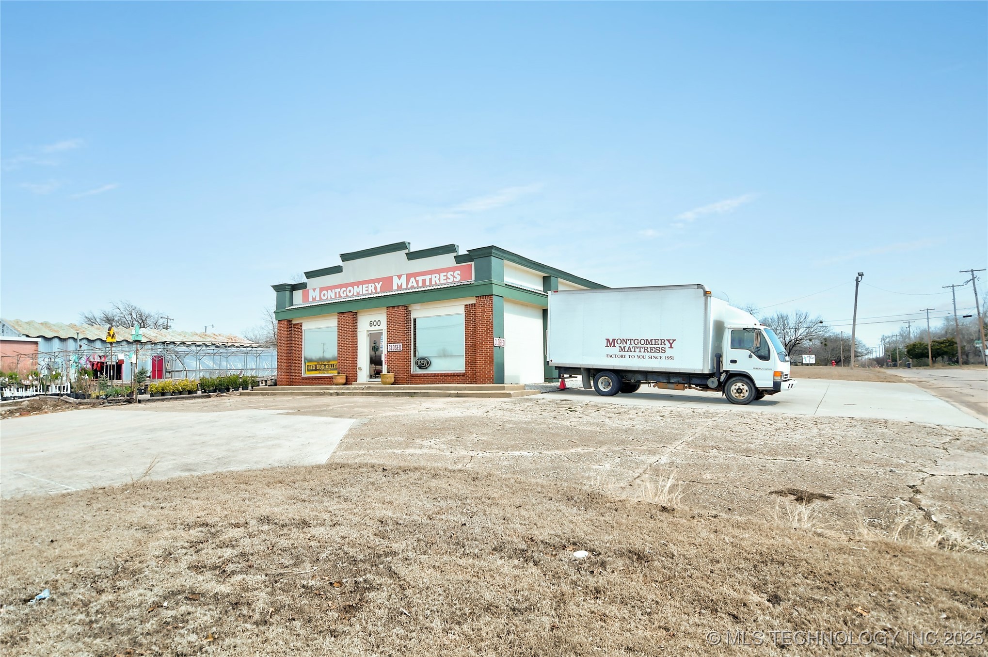600 N Commerce Street Property Photo