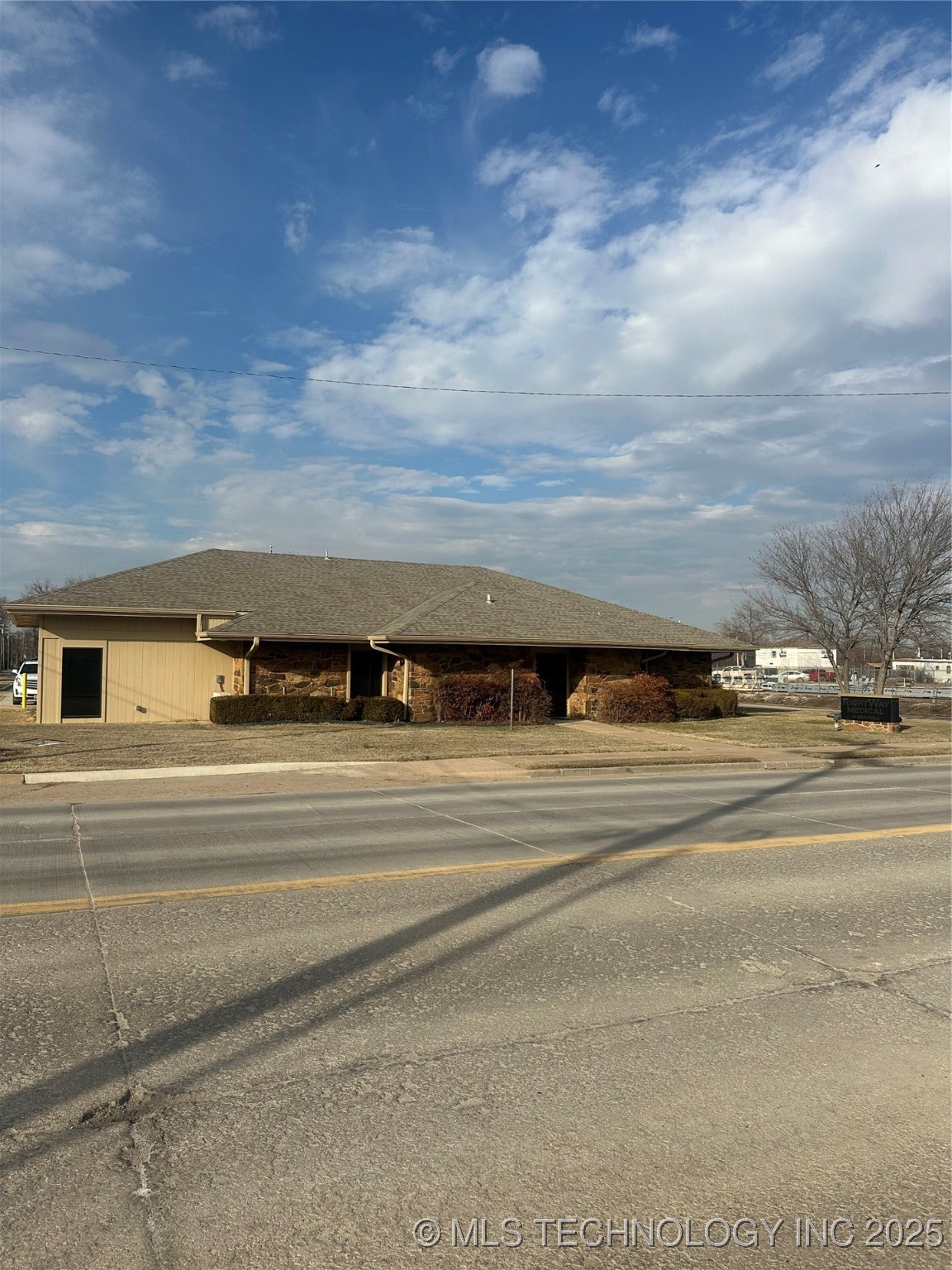 610 W Hensley Boulevard Property Photo