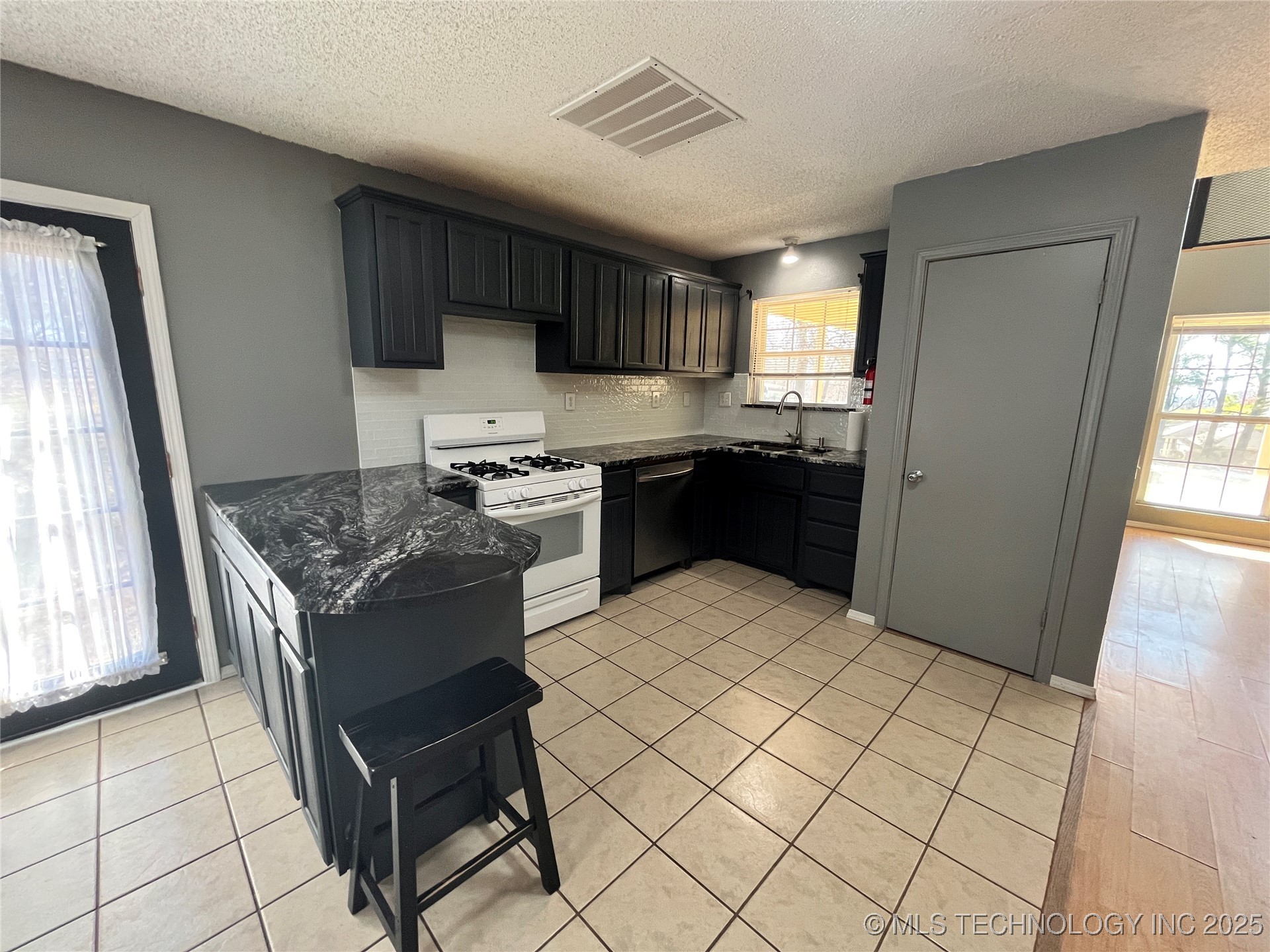 21148 S Forrest Drive Property Photo 8