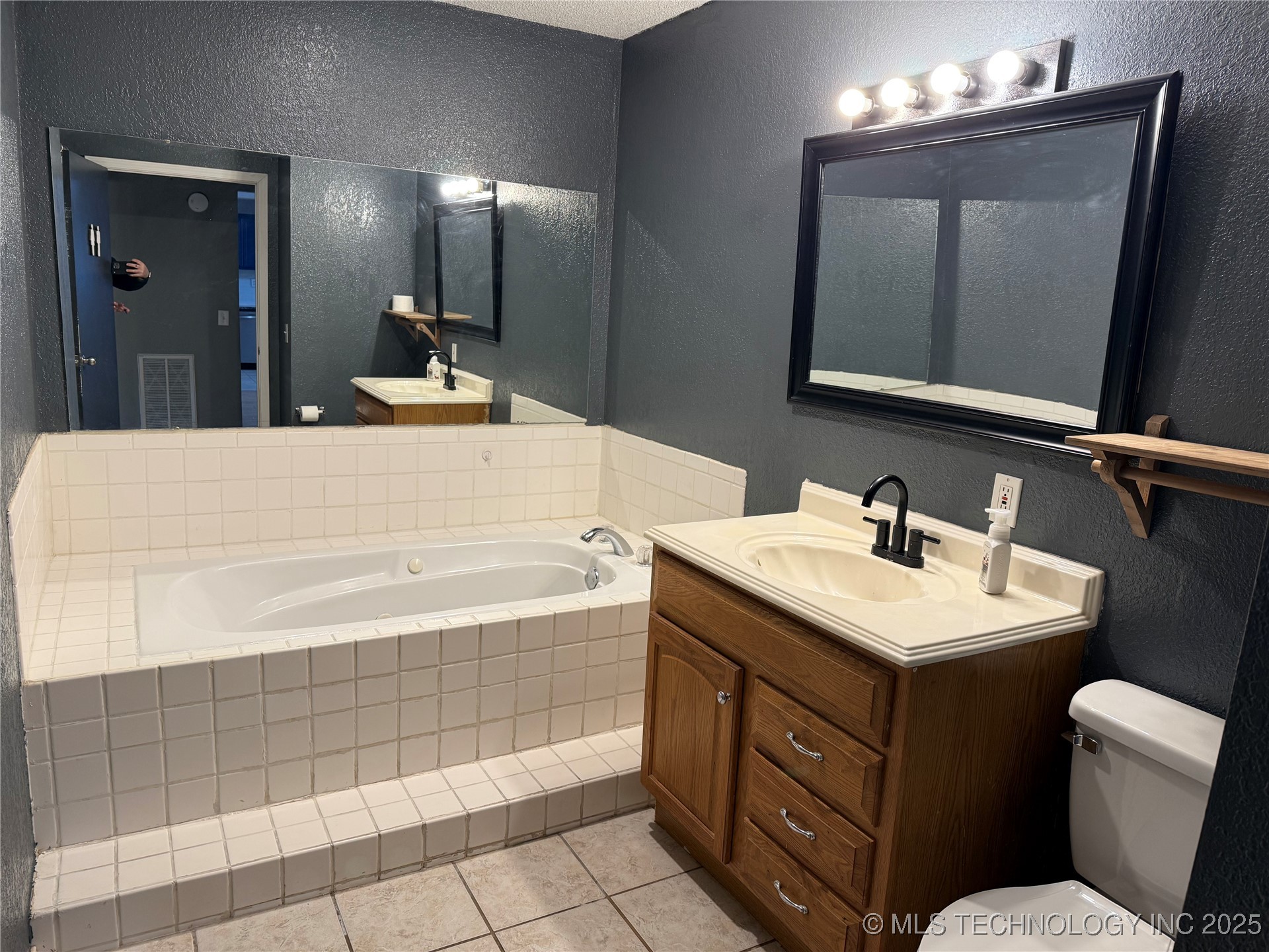 21148 S Forrest Drive Property Photo 14