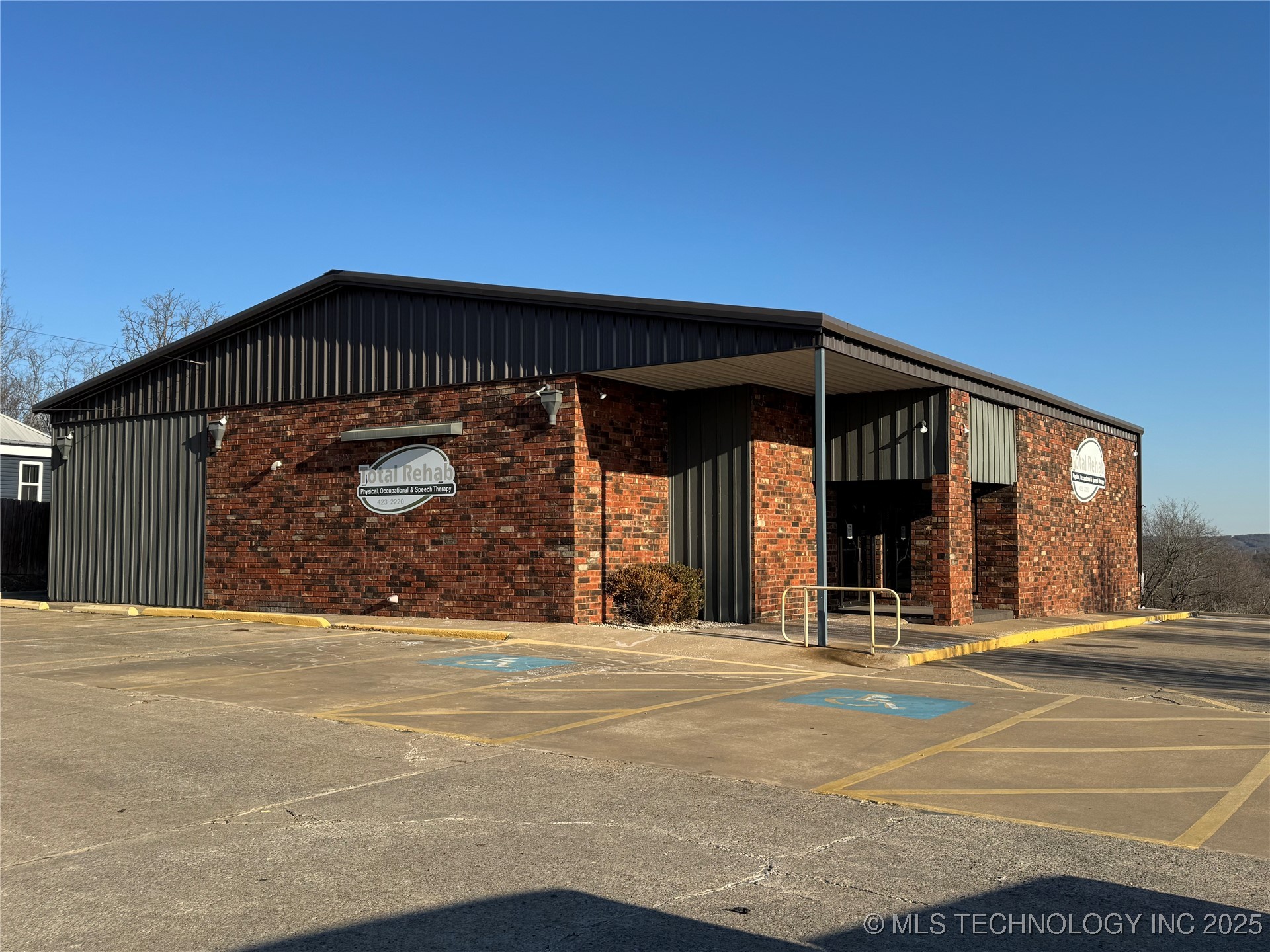1029 E Washington Avenue Property Photo 1