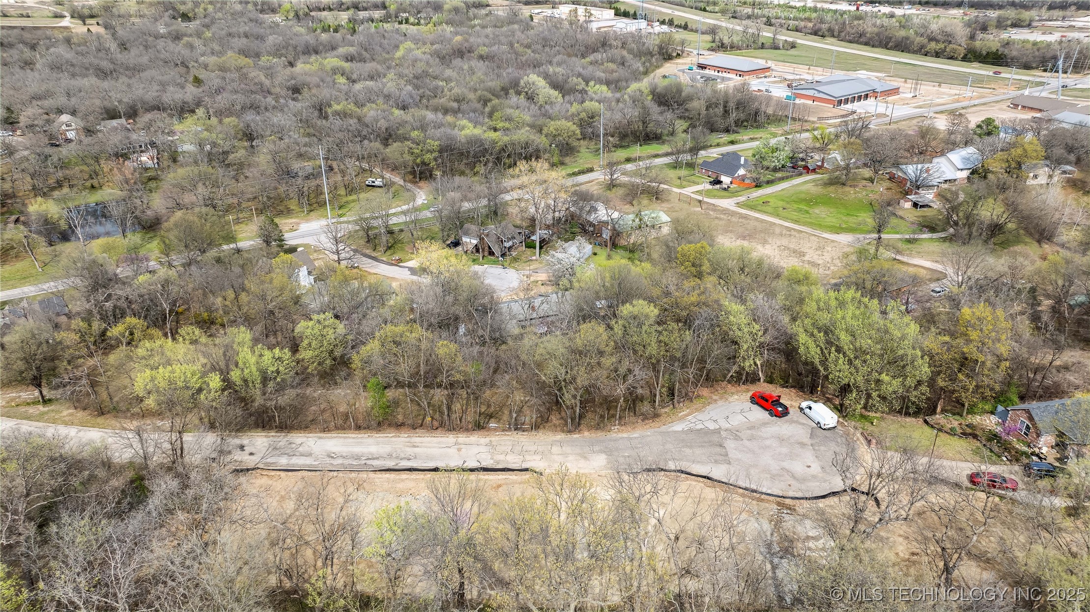 Hickory Lane Property Photo 2